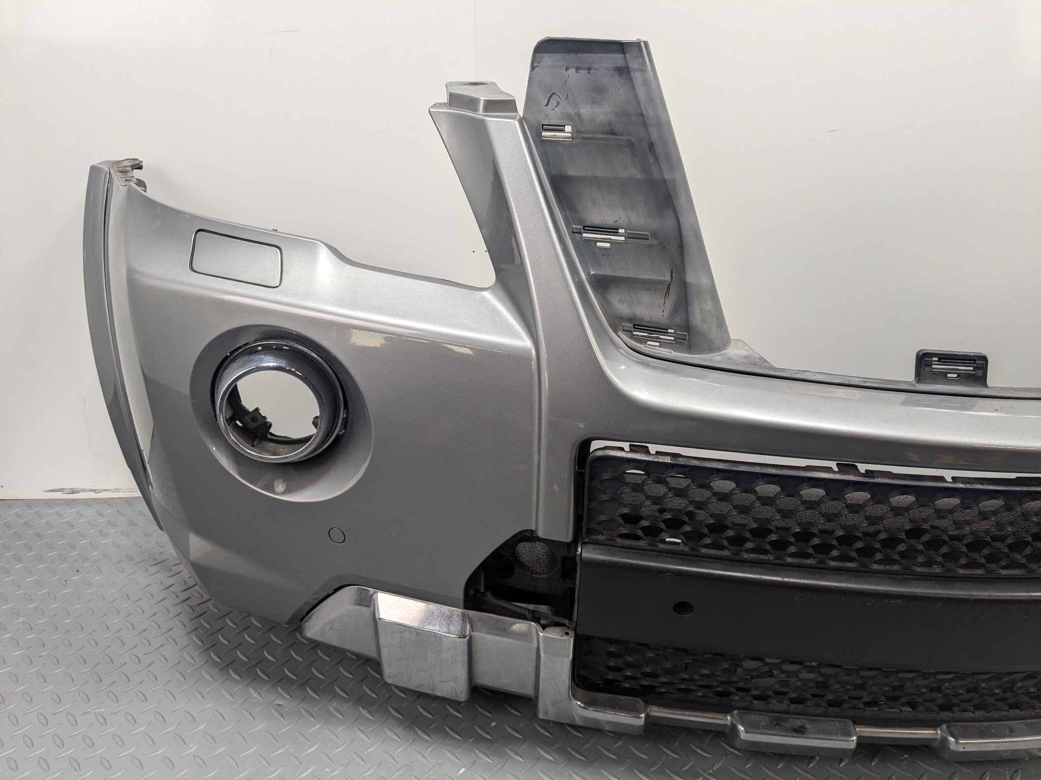 2009 - 2011 OEM MERCEDES-BENZ ML63 FRONT BUMPER COVER ASSEMBLY SILVER