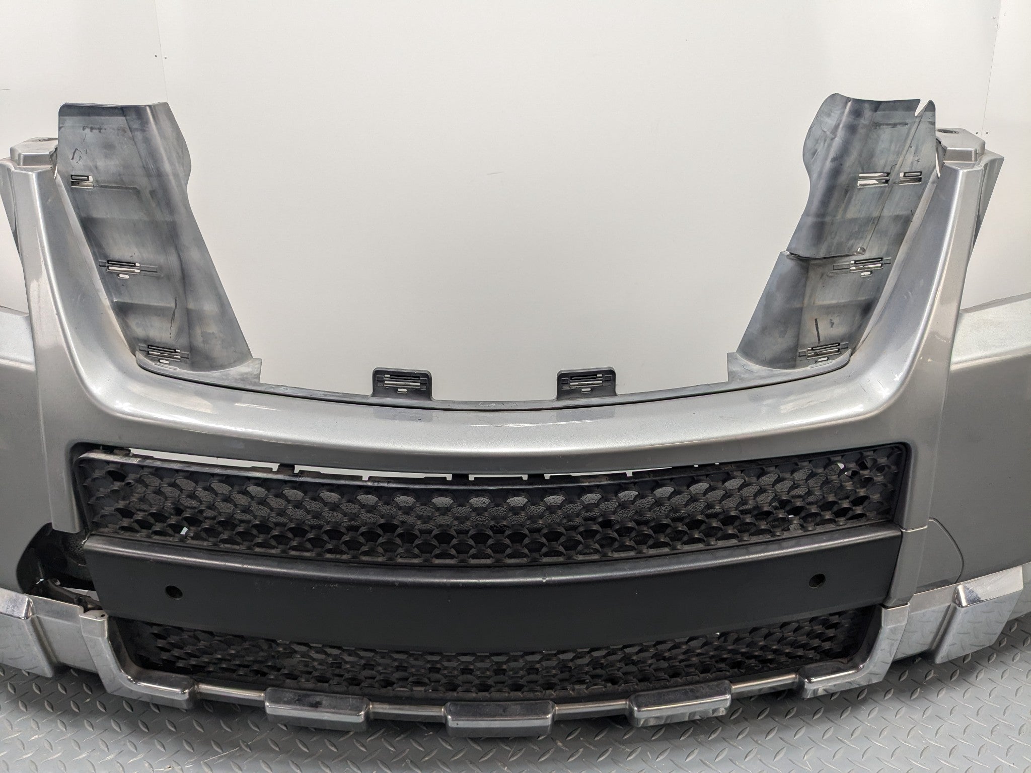 2009 - 2011 OEM MERCEDES-BENZ ML63 FRONT BUMPER COVER ASSEMBLY SILVER