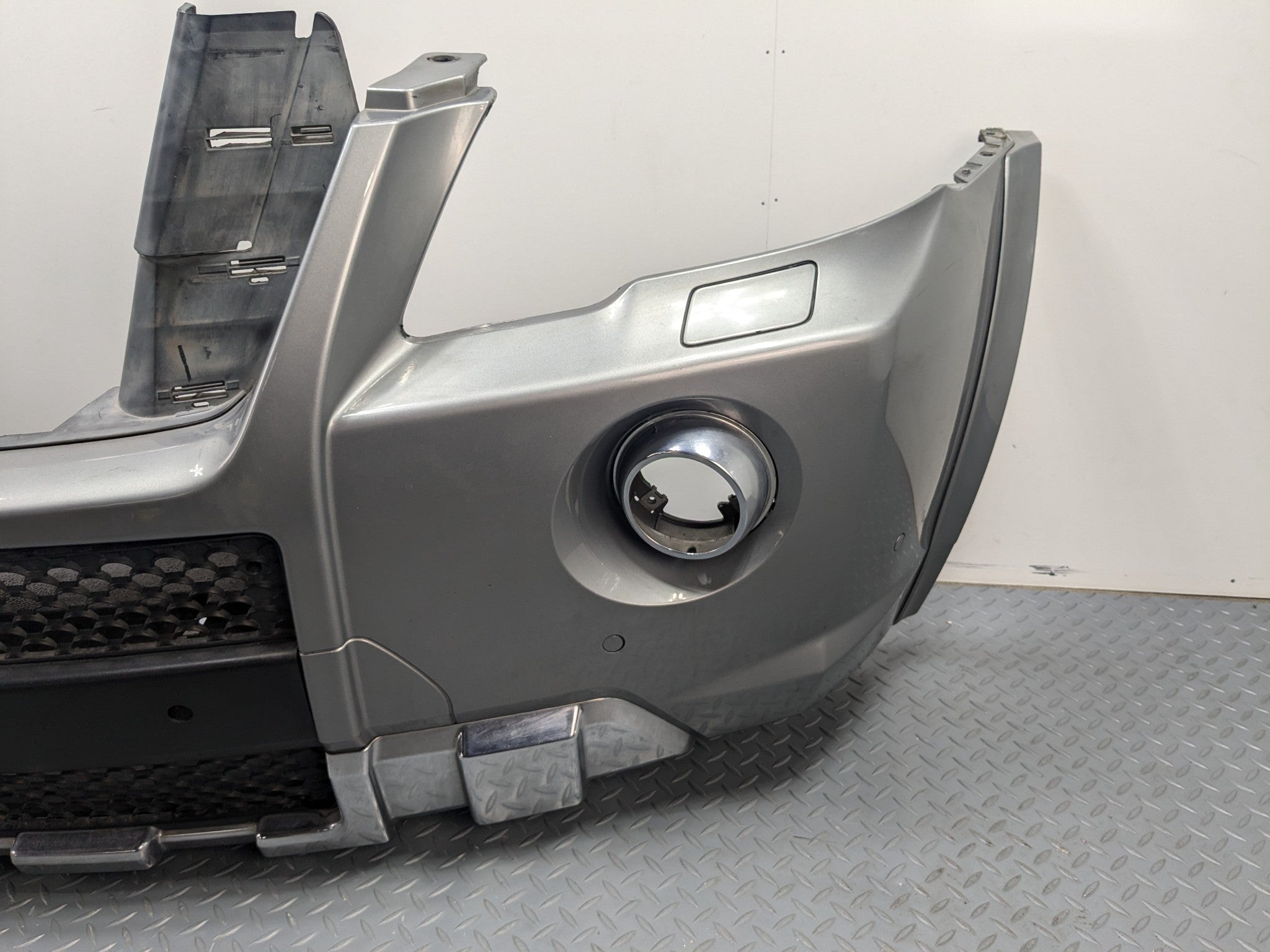 2009 - 2011 OEM MERCEDES-BENZ ML63 FRONT BUMPER COVER ASSEMBLY SILVER