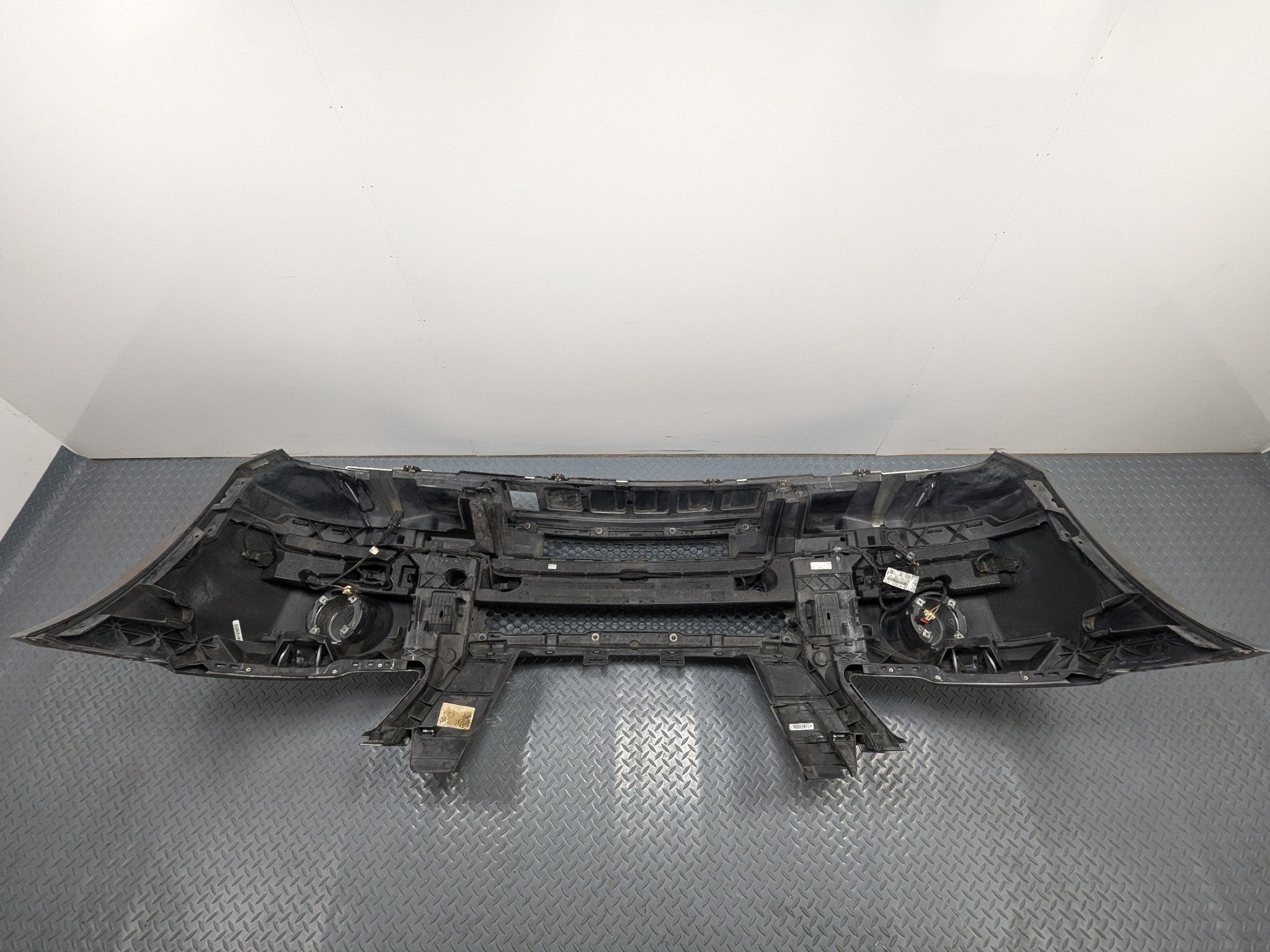 2009 - 2011 OEM MERCEDES-BENZ ML63 FRONT BUMPER COVER ASSEMBLY SILVER