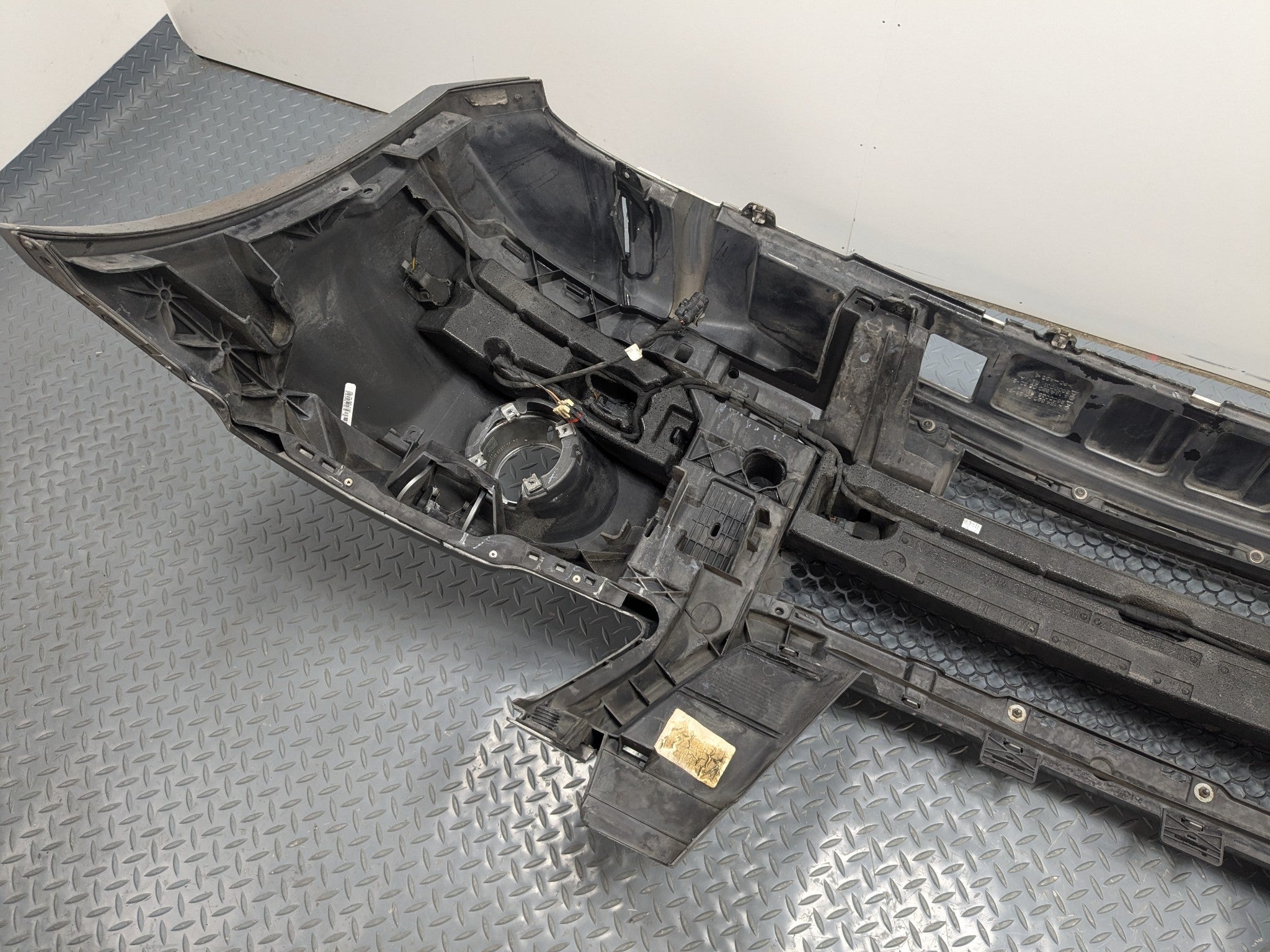 2009 - 2011 OEM MERCEDES-BENZ ML63 FRONT BUMPER COVER ASSEMBLY SILVER