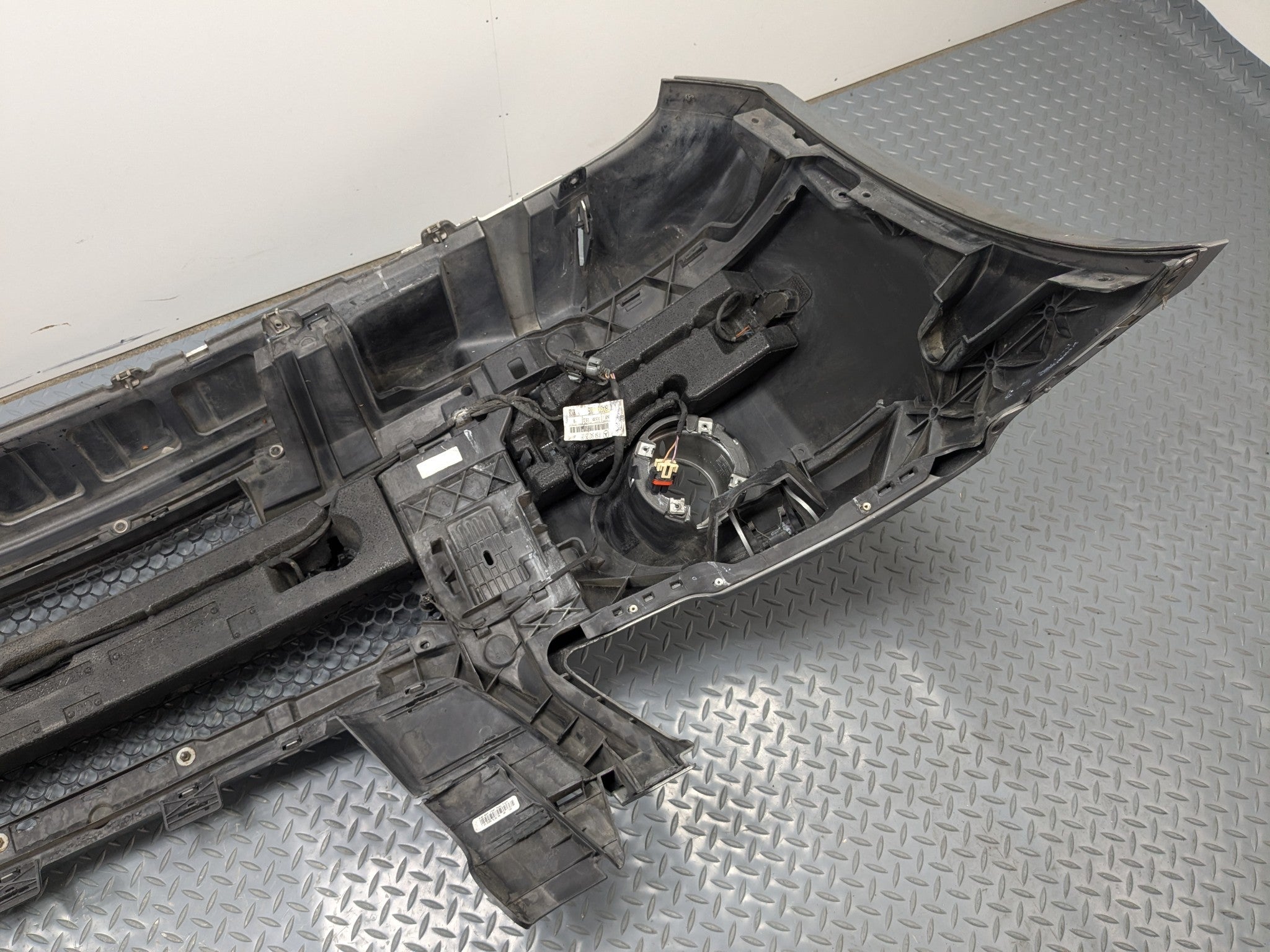 2009 - 2011 OEM MERCEDES-BENZ ML63 FRONT BUMPER COVER ASSEMBLY SILVER