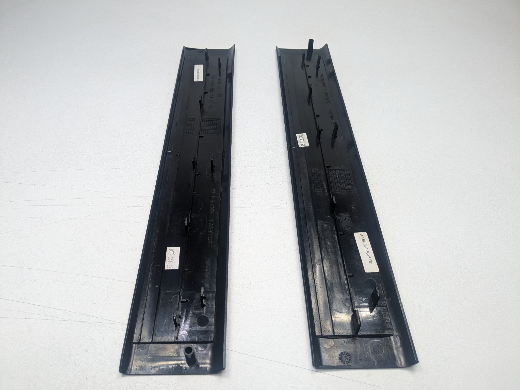 2009 - 2011 OEM MERCEDES-BENZ ML63 LEFT AND RIGHT DOOR SILL PLATE SET
