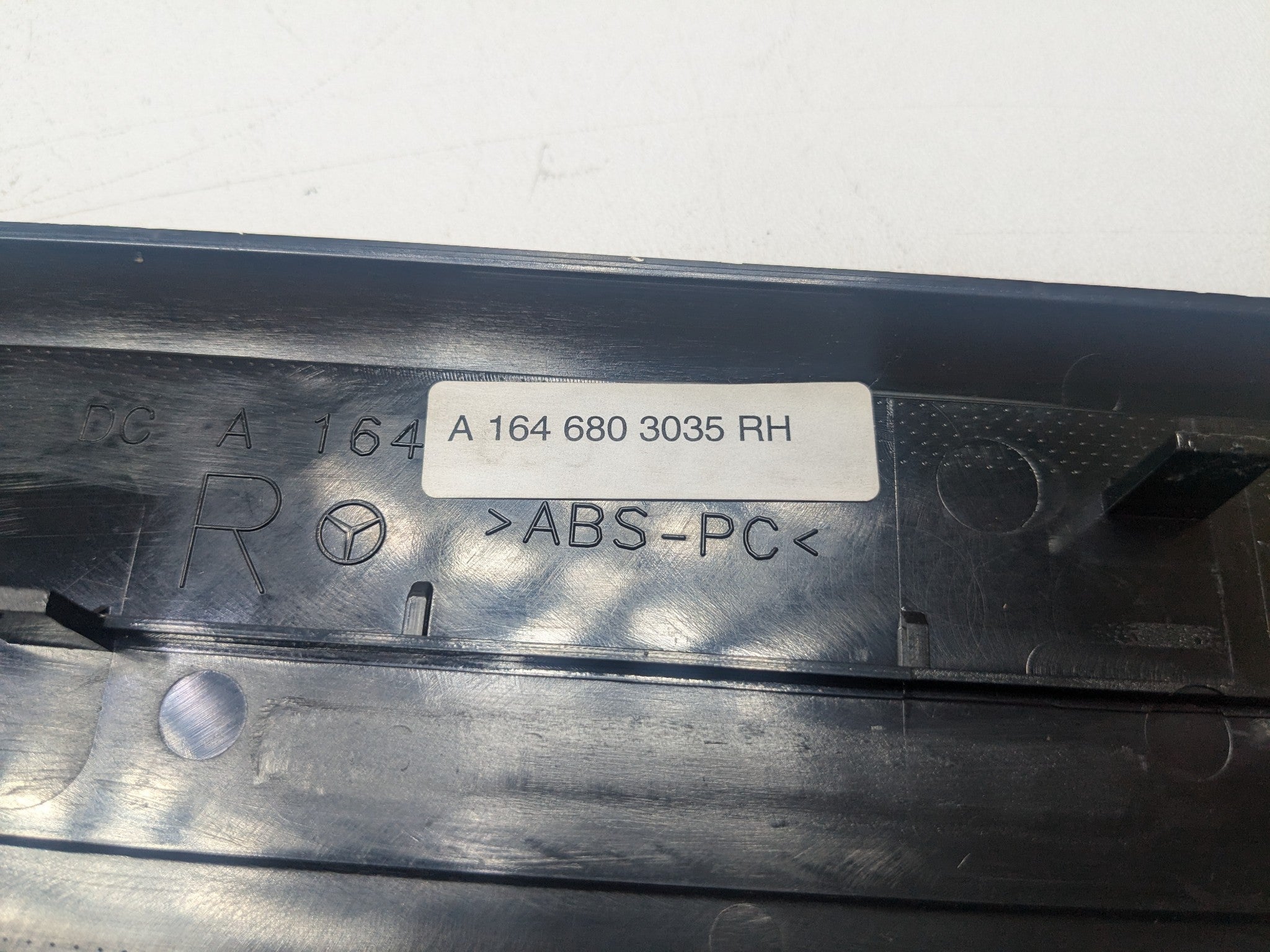 2009 - 2011 OEM MERCEDES-BENZ ML63 LEFT AND RIGHT DOOR SILL PLATE SET