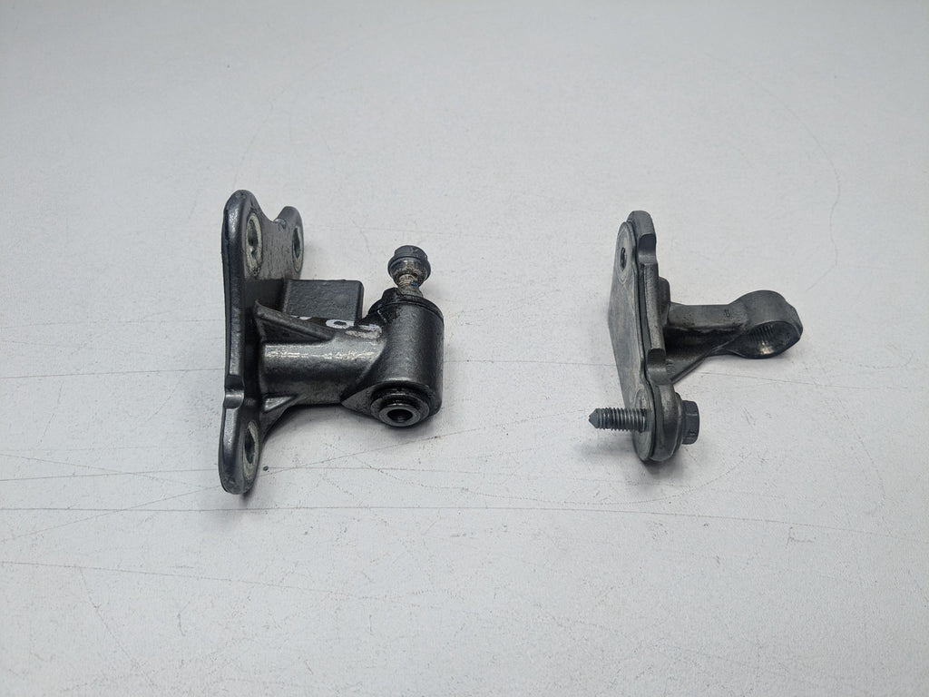2009 - 2011 OEM MERCEDES-BENZ ML63 FRONT RIGHT PASSENGER SIDE DOOR HINGE