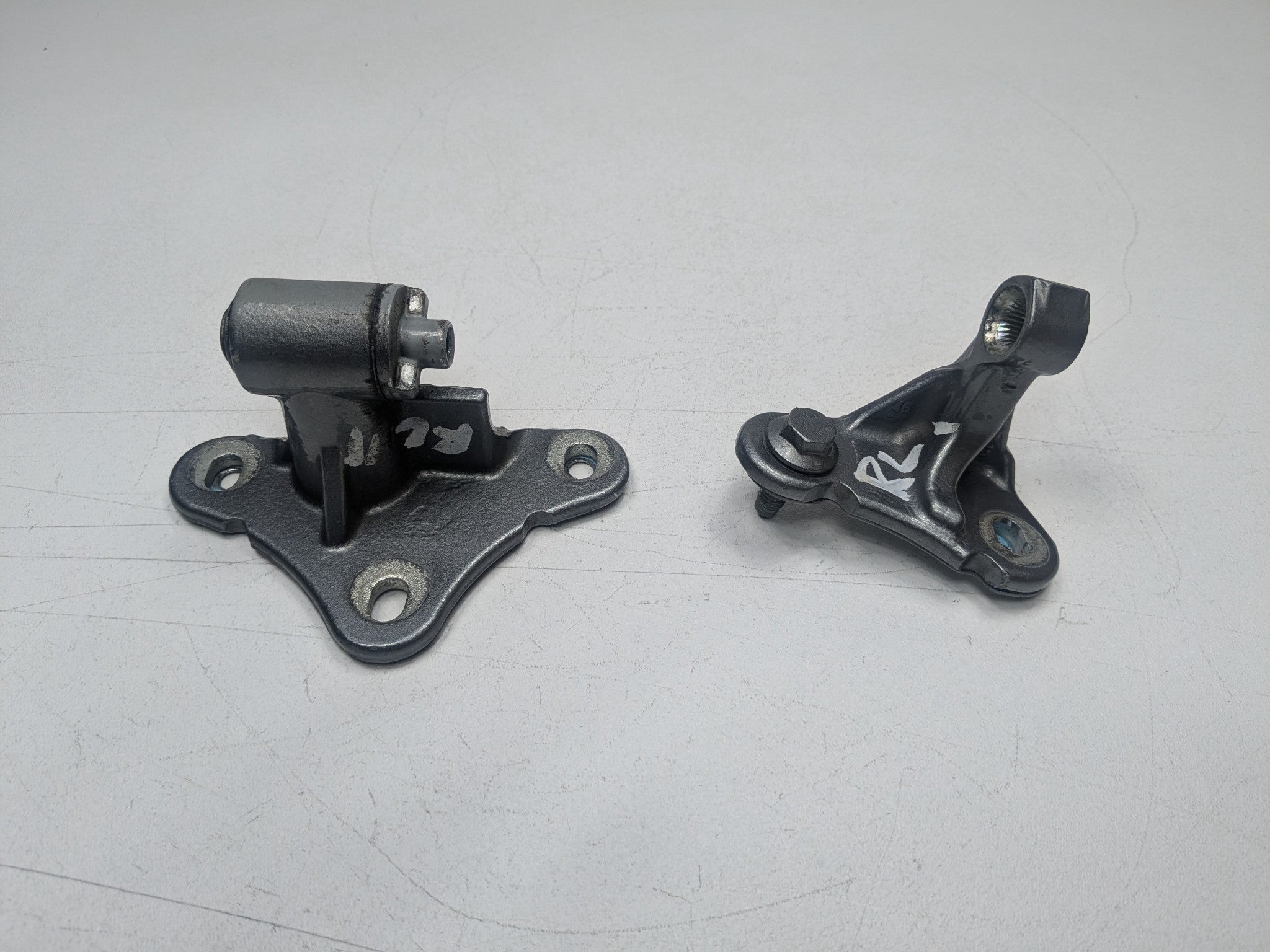 2009 - 2011 OEM MERCEDES-BENZ ML63 REAR LEFT DRIVER SIDE DOOR HINGE