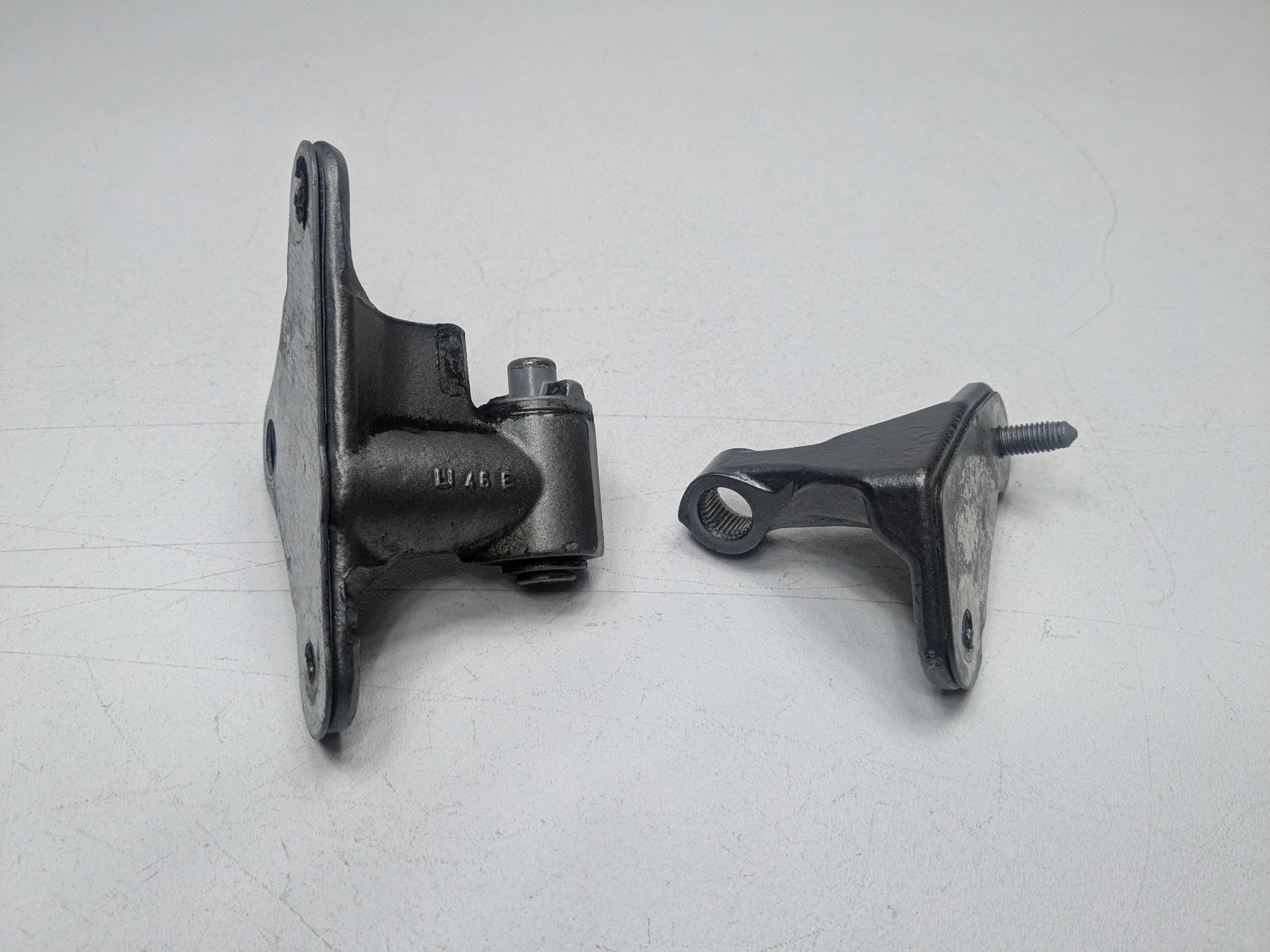 2009 - 2011 OEM MERCEDES-BENZ ML63 REAR LEFT DRIVER SIDE DOOR HINGE
