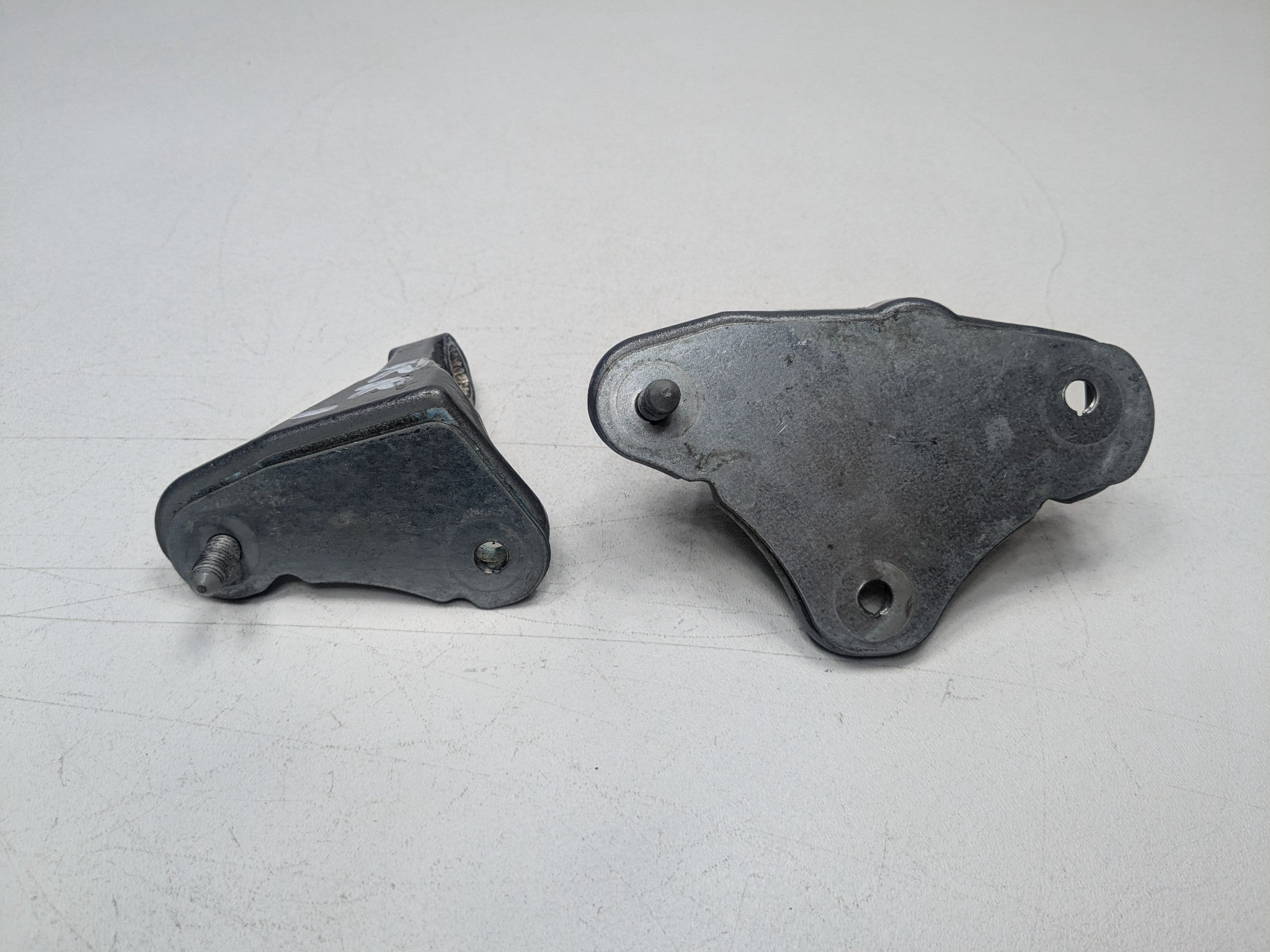 2009 - 2011 OEM MERCEDES-BENZ ML63 REAR RIGHT PASSENGER SIDE DOOR HINGE