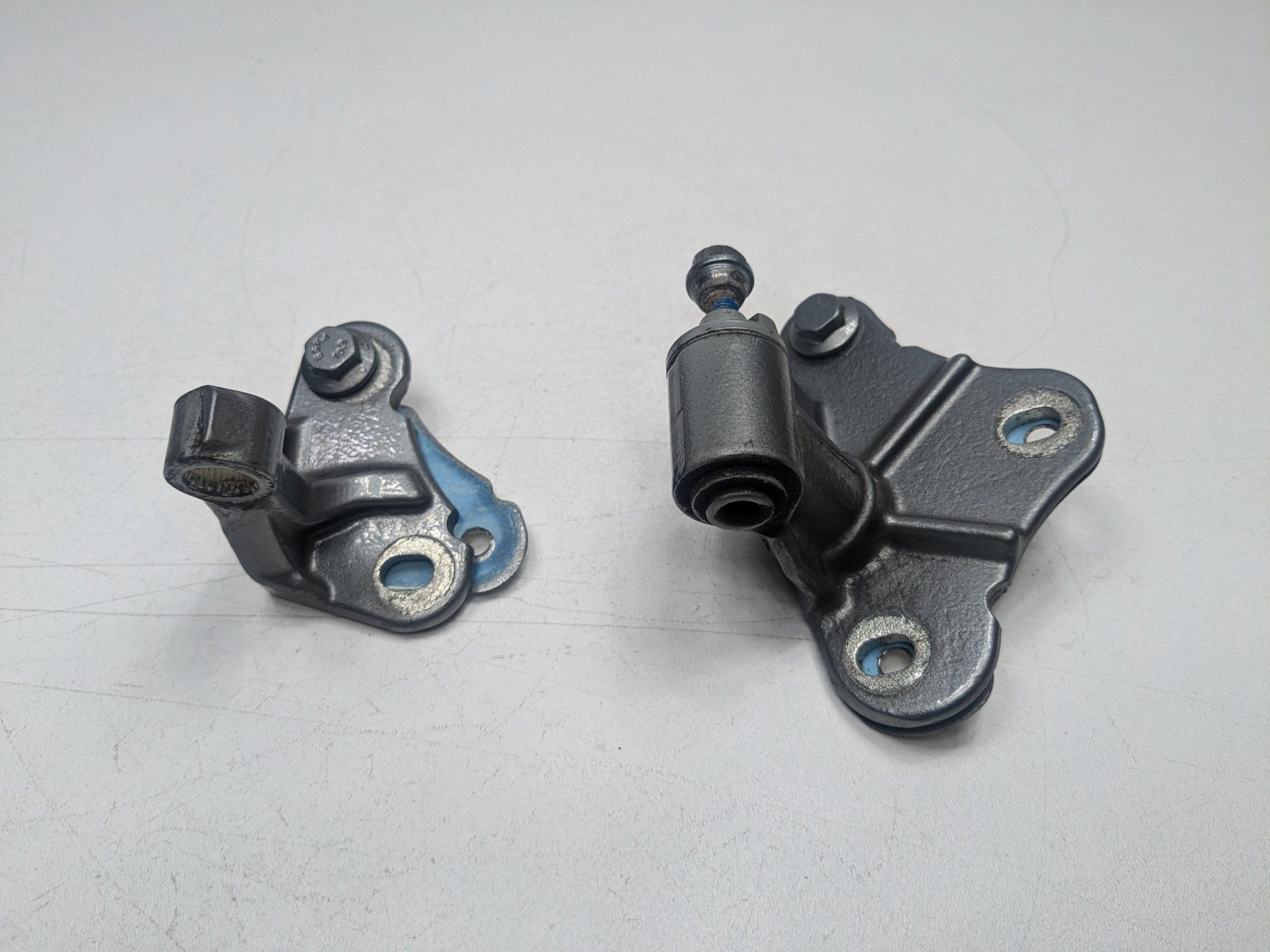 2009 - 2011 OEM MERCEDES-BENZ ML63 REAR RIGHT PASSENGER SIDE DOOR HINGE
