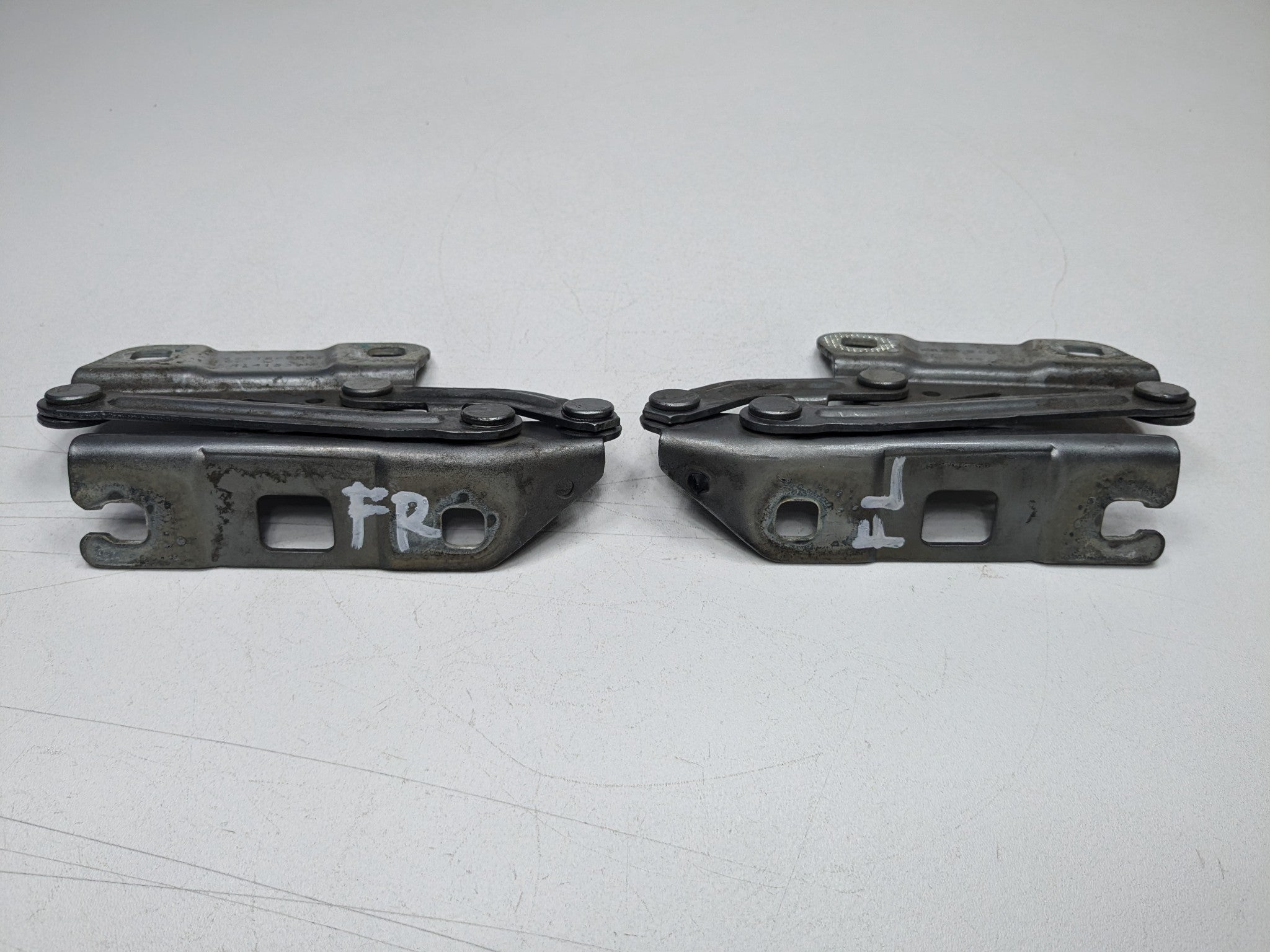 2009 - 2011 OEM MERCEDES-BENZ ML63 FRONT SIDE HOOD HINGE BRACKET SET