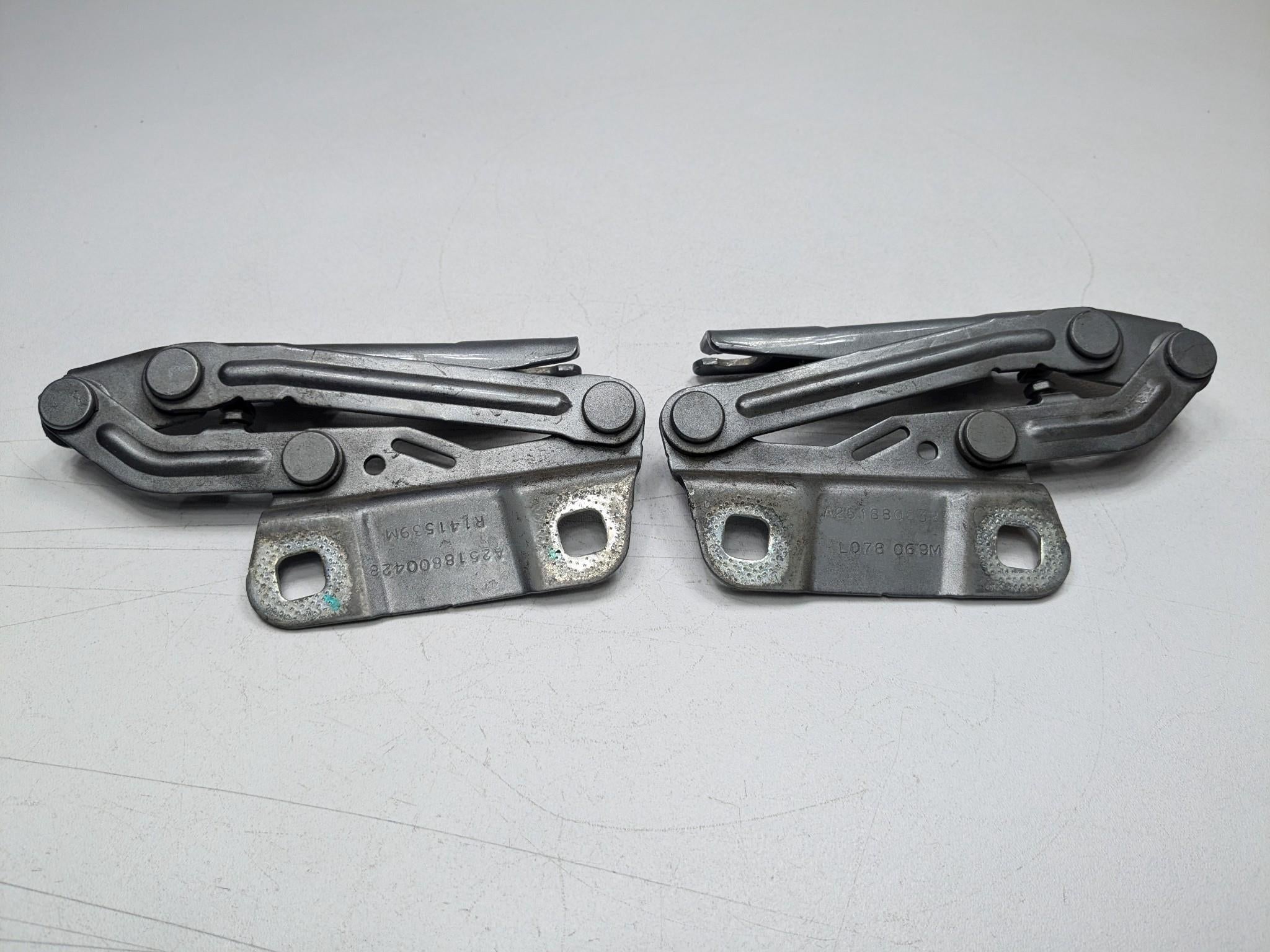 2009 - 2011 OEM MERCEDES-BENZ ML63 FRONT SIDE HOOD HINGE BRACKET SET