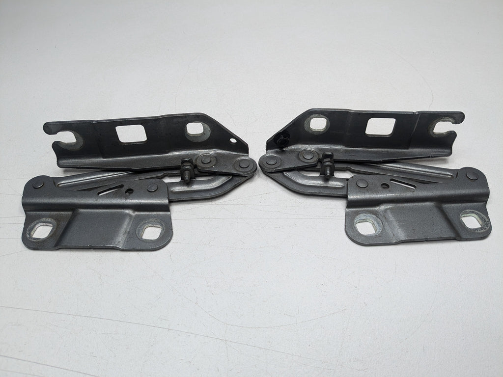 2009 - 2011 OEM MERCEDES-BENZ ML63 FRONT SIDE HOOD HINGE BRACKET SET
