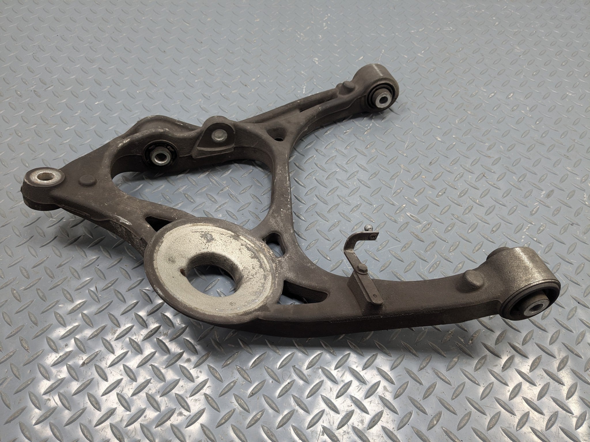 2009 - 2011 OEM MERCEDES-BENZ ML63 REAR RIGHT PASSENGER SIDE LOWER CONTROL ARM