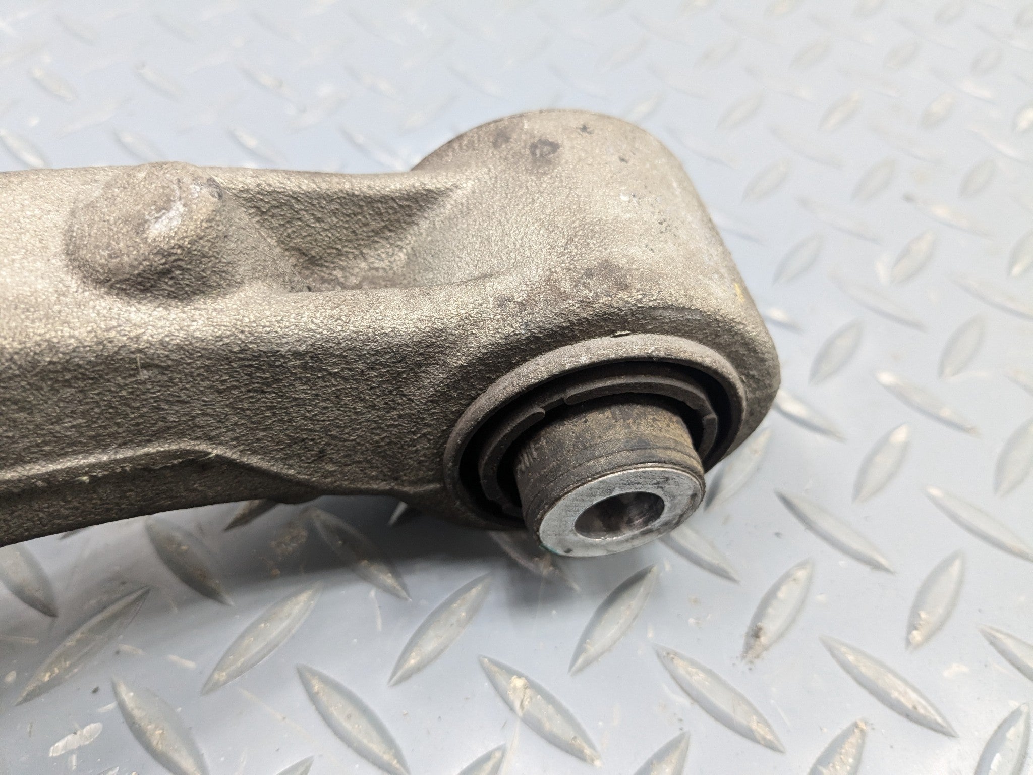2009 - 2011 OEM MERCEDES-BENZ ML63 REAR RIGHT PASSENGER SIDE LOWER CONTROL ARM