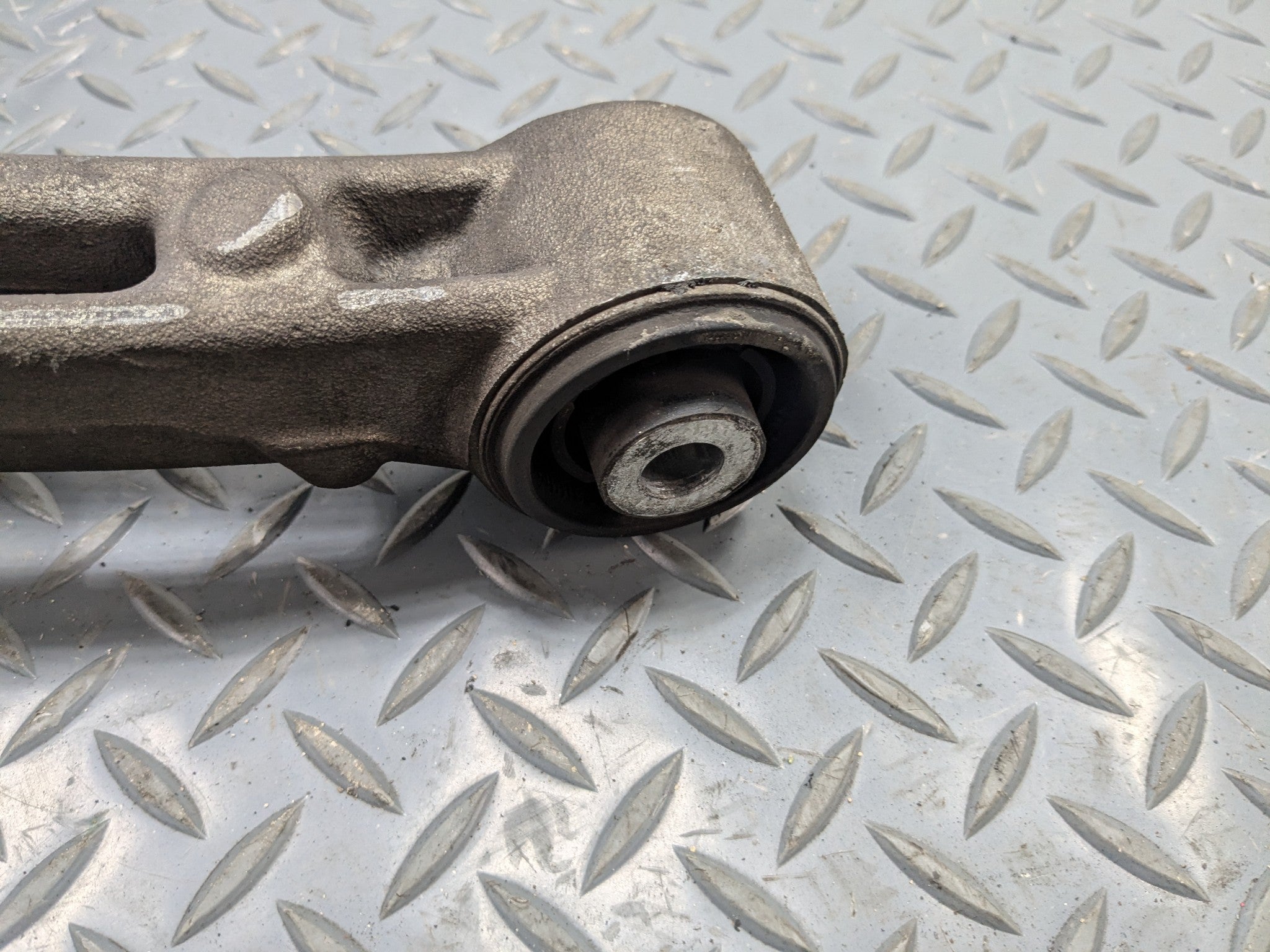2009 - 2011 OEM MERCEDES-BENZ ML63 REAR RIGHT PASSENGER SIDE LOWER CONTROL ARM