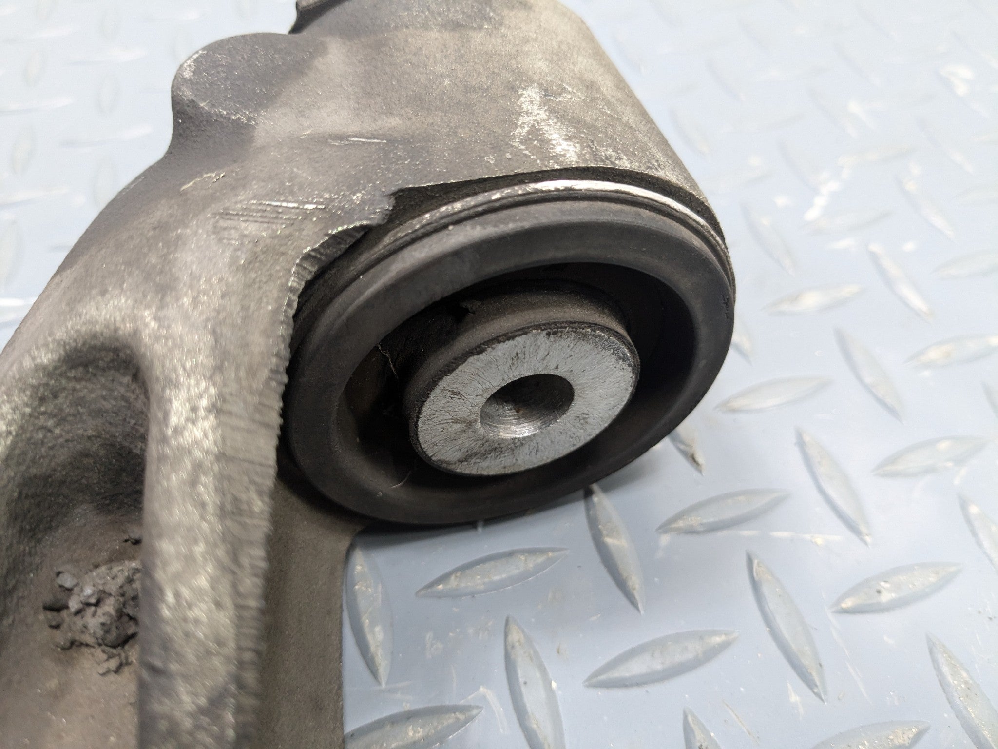 2009 - 2011 OEM MERCEDES-BENZ ML63 FRONT LEFT DRIVER SIDE LOWER CONTROL ARM