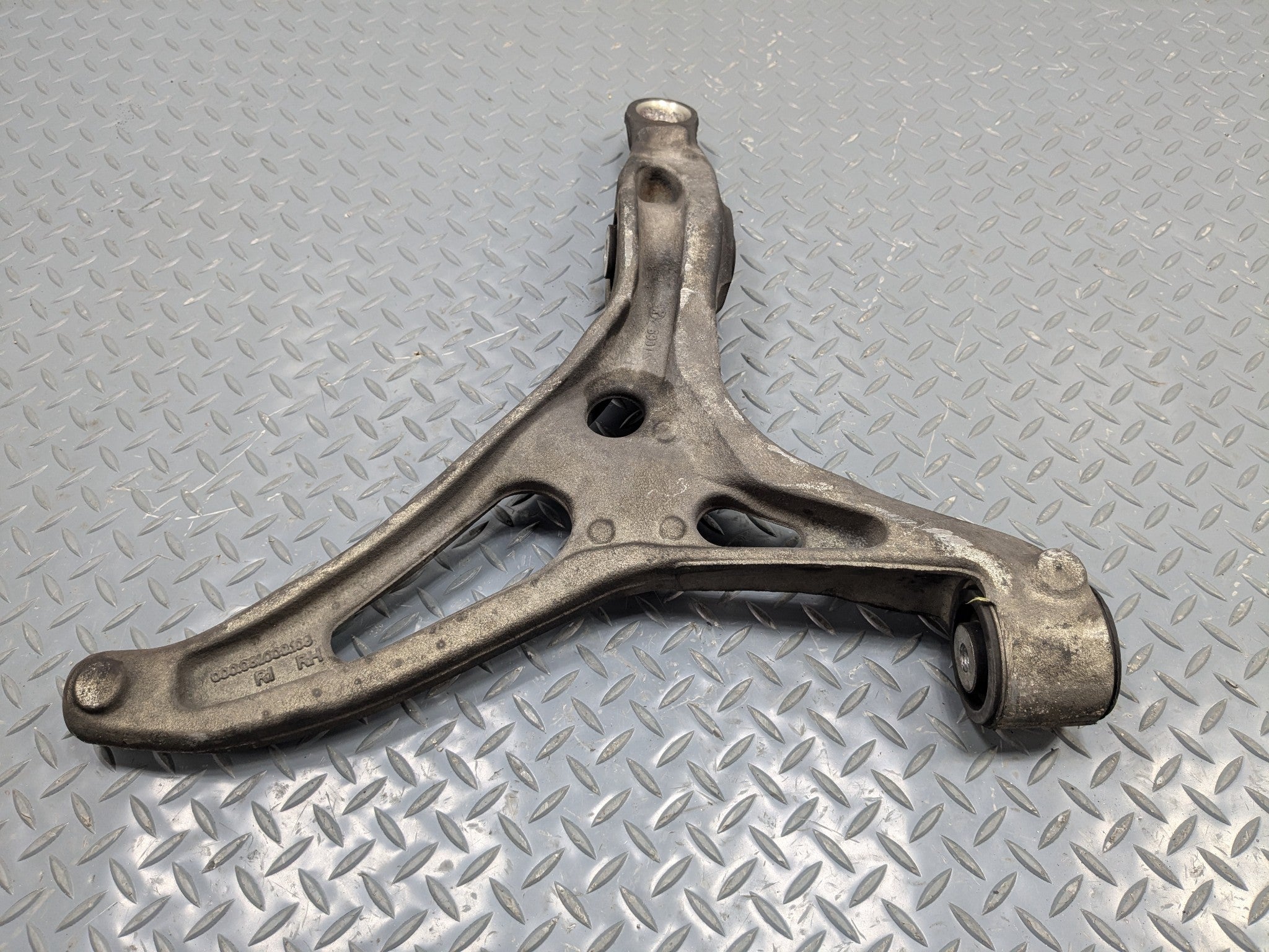 2009 - 2011 OEM MERCEDES-BENZ ML63 FRONT RIGHT PASSENGER SIDE LOWER CONTROL ARM