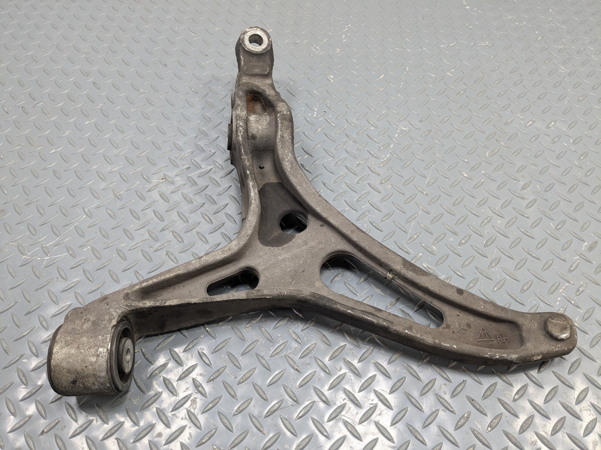 2009 - 2011 OEM MERCEDES-BENZ ML63 FRONT RIGHT PASSENGER SIDE LOWER CONTROL ARM
