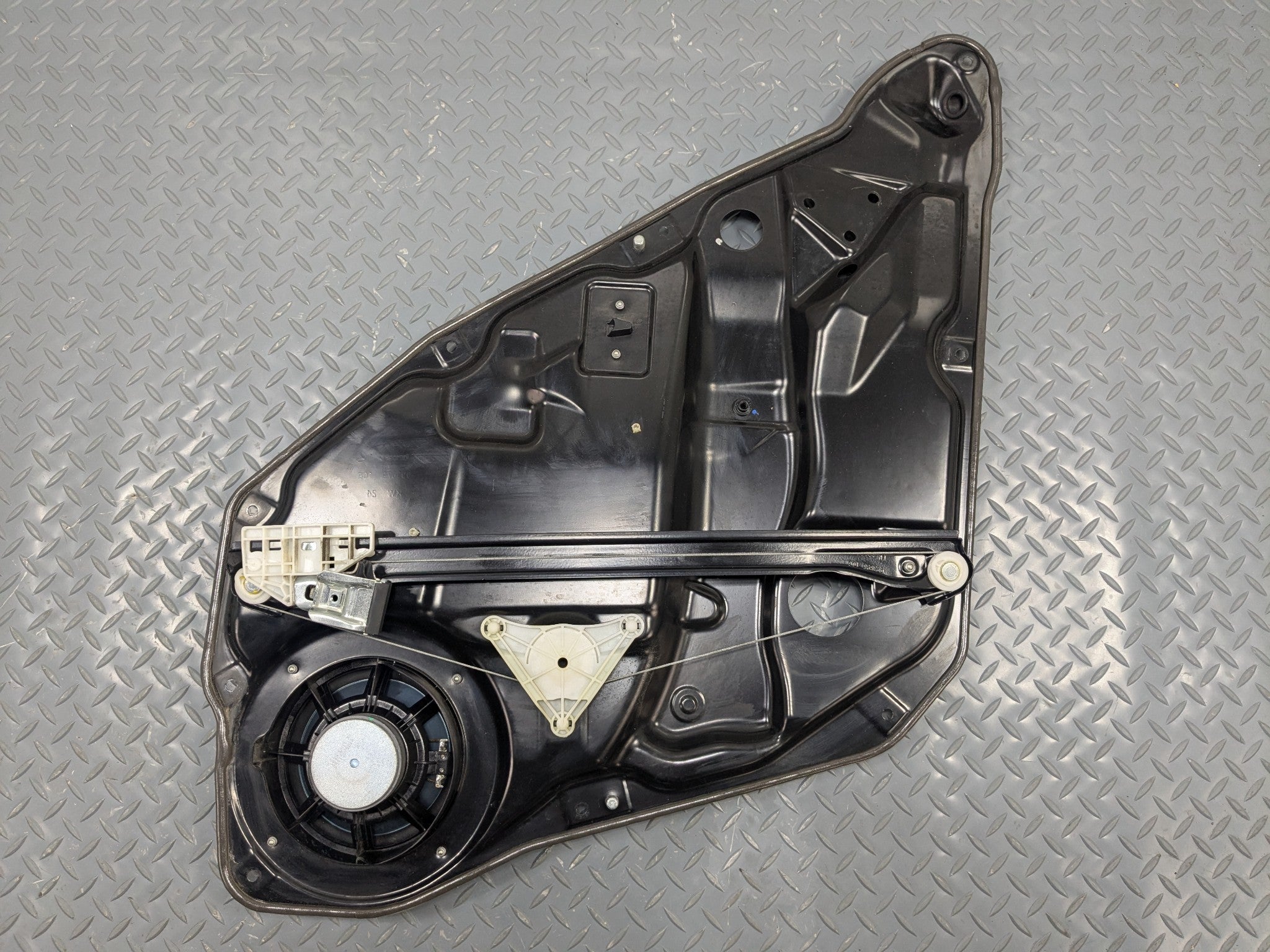 2009 - 2011 OEM MERCEDES-BENZ ML63 REAR RIGHT SIDE CARGO REGULATOR ASSEMBLY