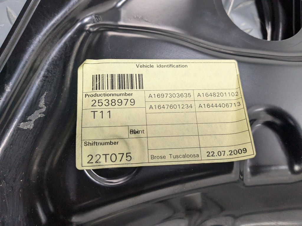 2009 - 2011 OEM MERCEDES-BENZ ML63 REAR RIGHT SIDE CARGO REGULATOR ASSEMBLY