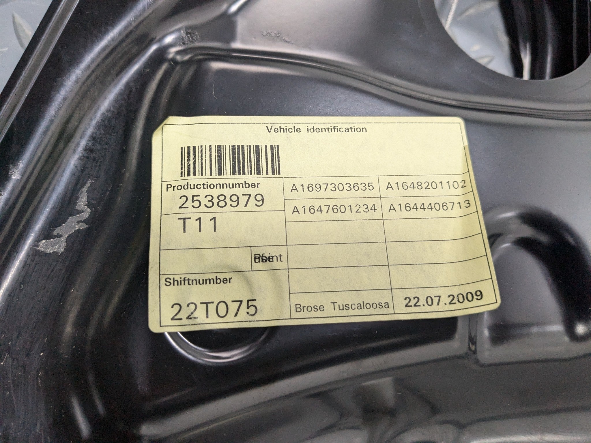 2009 - 2011 OEM MERCEDES-BENZ ML63 REAR RIGHT SIDE CARGO REGULATOR ASSEMBLY