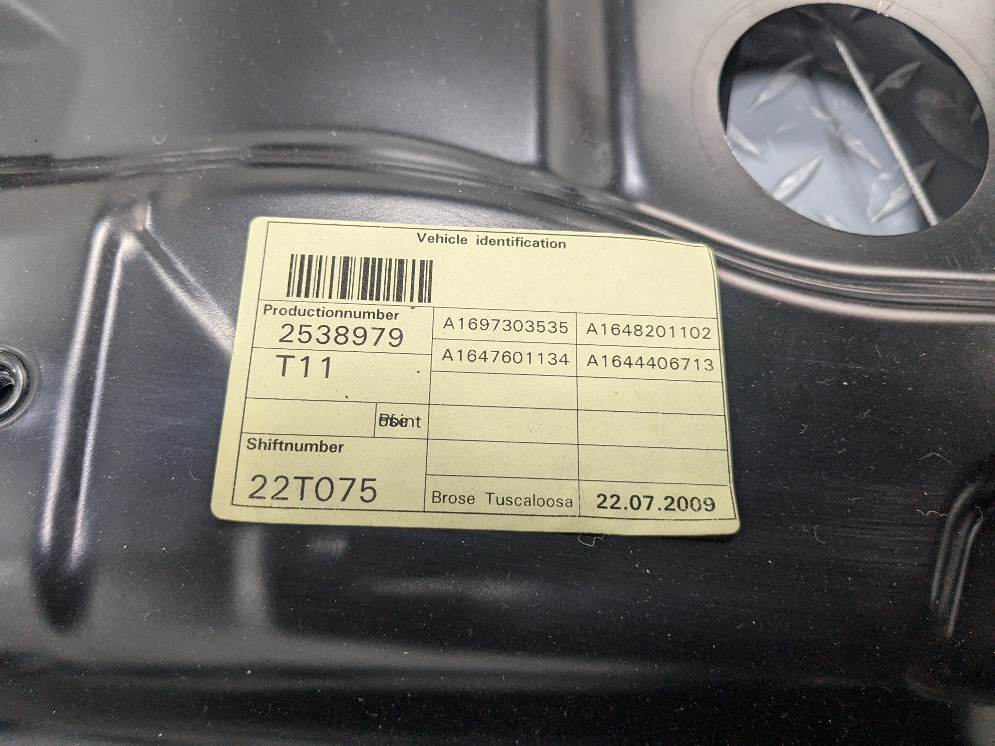 2009 - 2011 OEM MERCEDES-BENZ ML63 REAR LEFT SIDE CARGO REGULATOR ASSEMBLY