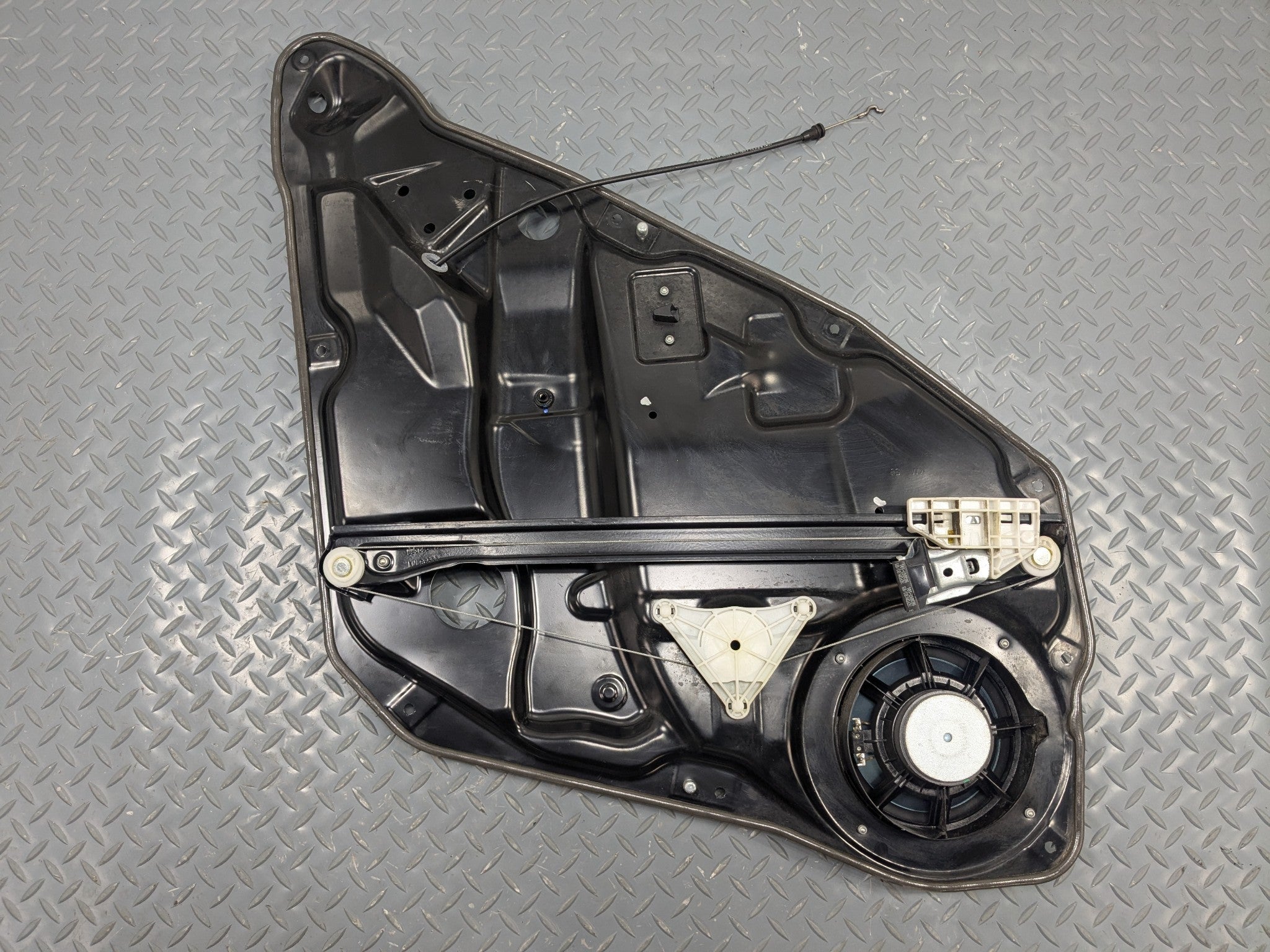 2009 - 2011 OEM MERCEDES-BENZ ML63 REAR LEFT SIDE CARGO REGULATOR ASSEMBLY