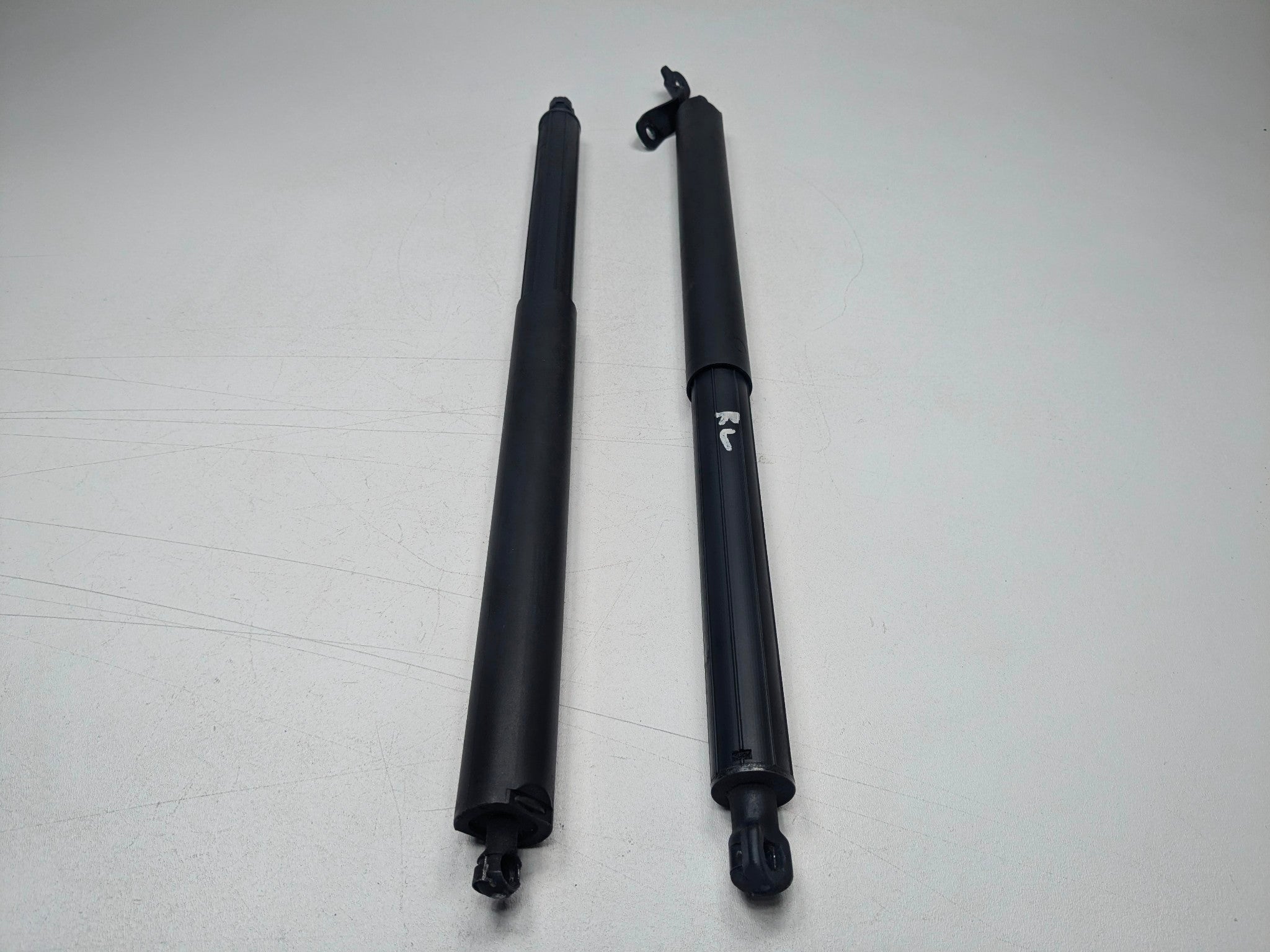 2009 - 2011 OEM MERCEDES-BENZ ML63 REAR LEFT RIGHT SIDE HATCHBACK SUPPORT STRUT