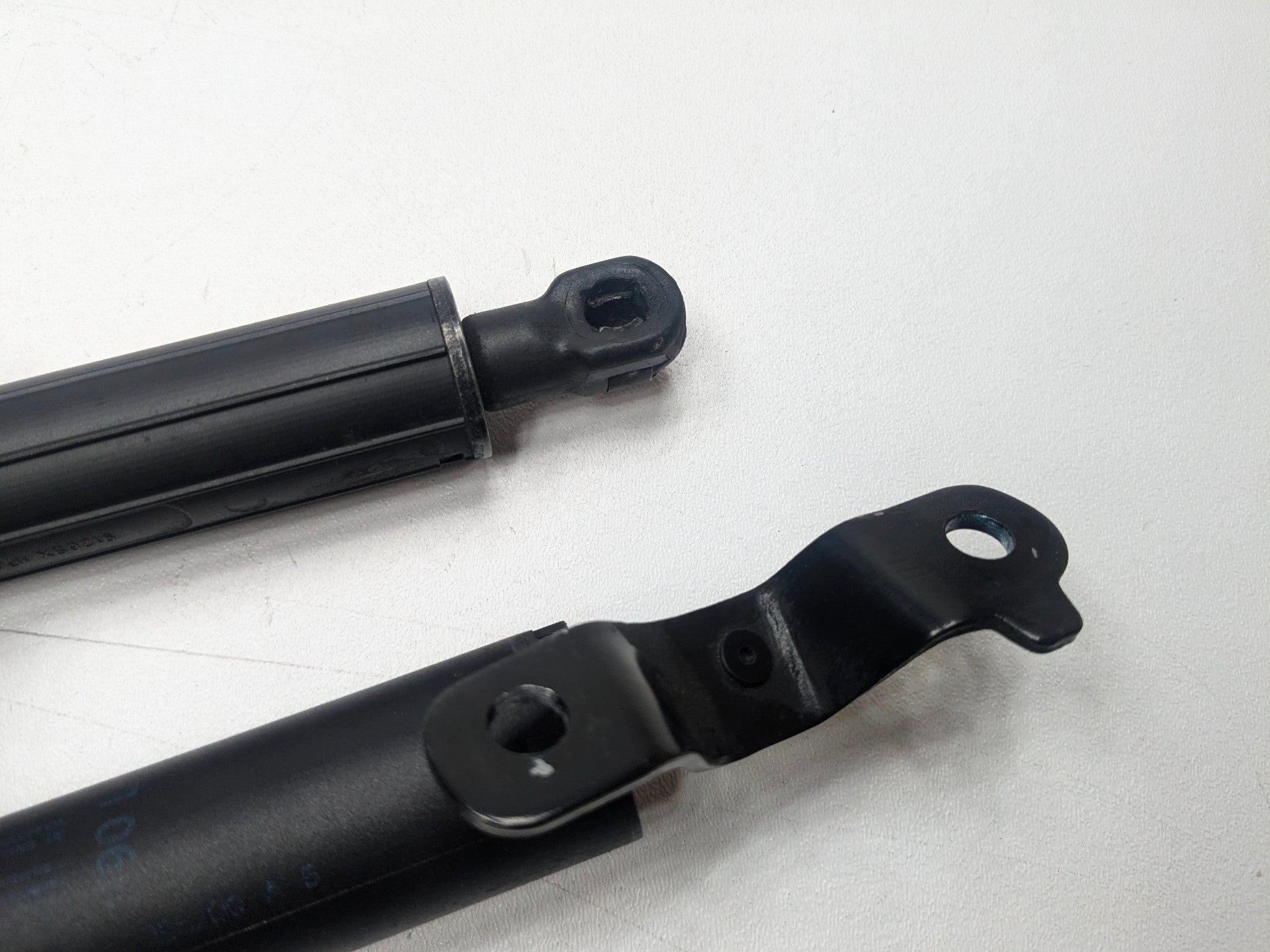 2009 - 2011 OEM MERCEDES-BENZ ML63 REAR LEFT RIGHT SIDE HATCHBACK SUPPORT STRUT