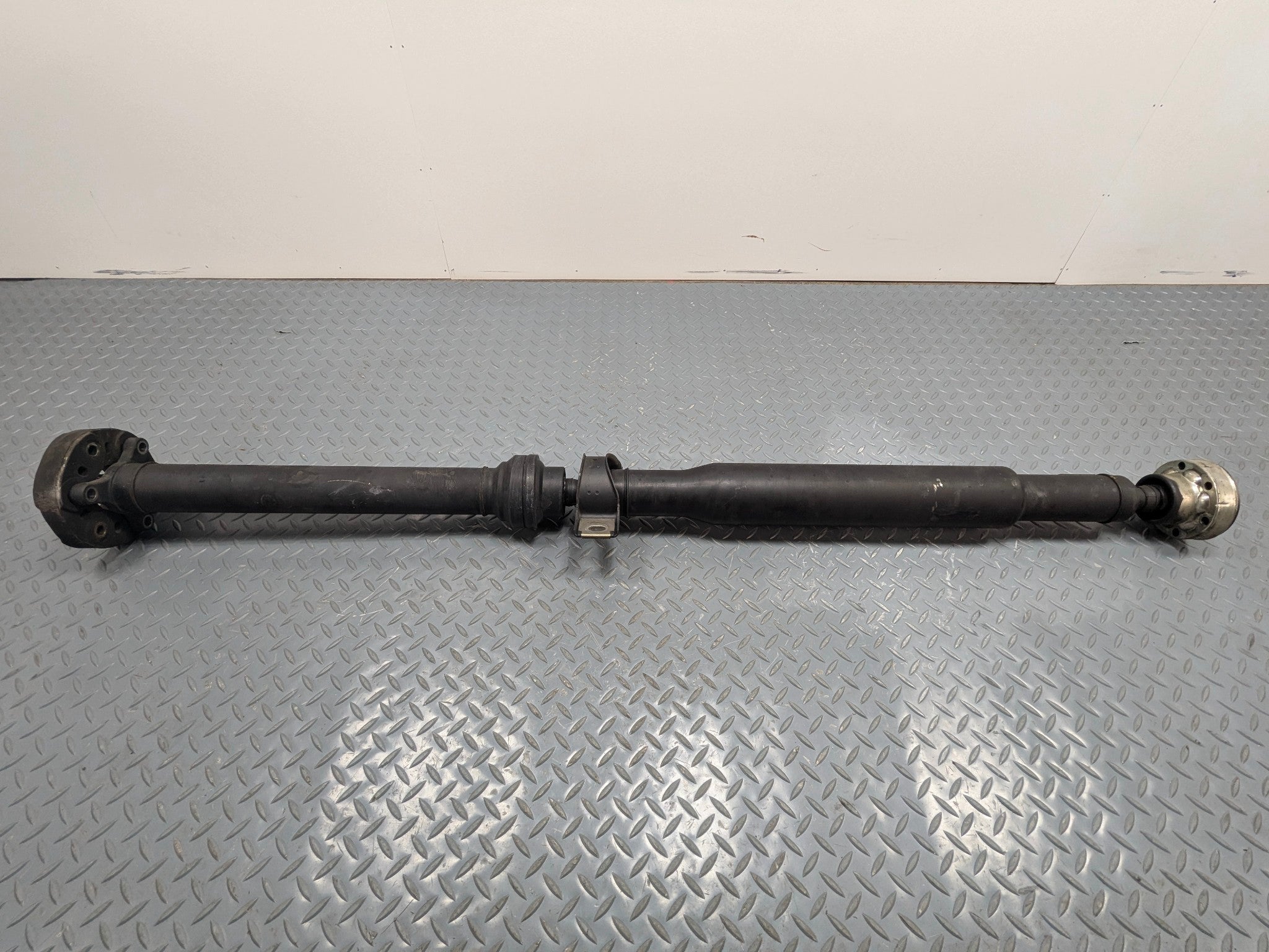 2009 - 2011 OEM MERCEDES-BENZ ML63 REAR DRIVE SHAFT CARDAN PROPELLER ASSEMBLY