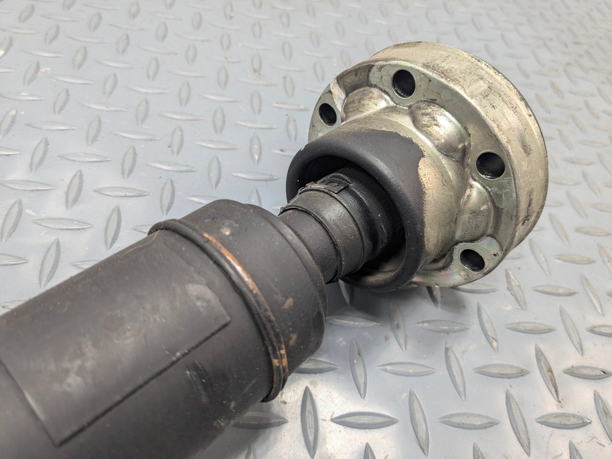 2009 - 2011 OEM MERCEDES-BENZ ML63 REAR DRIVE SHAFT CARDAN PROPELLER ASSEMBLY