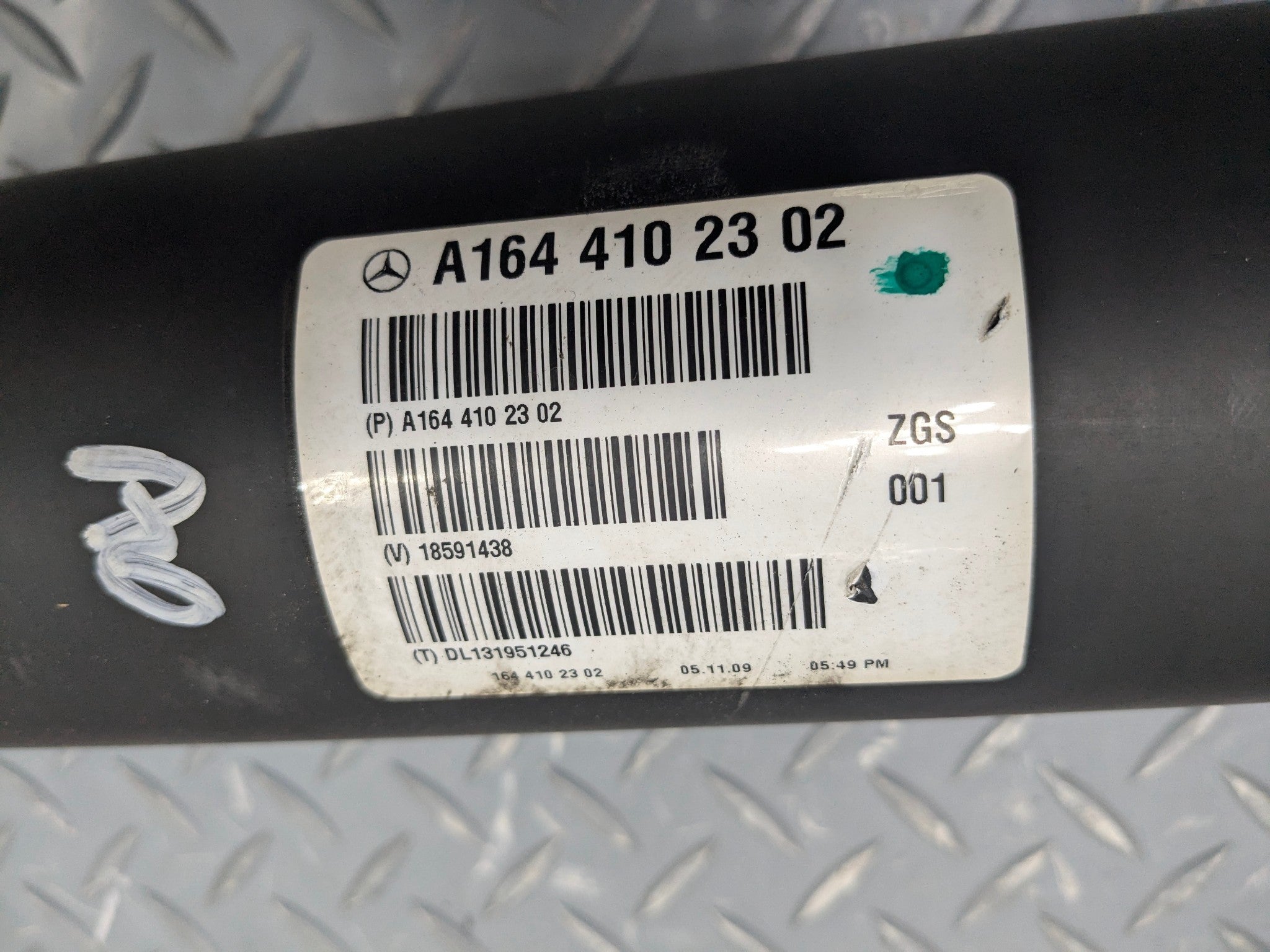 2009 - 2011 OEM MERCEDES-BENZ ML63 REAR DRIVE SHAFT CARDAN PROPELLER ASSEMBLY