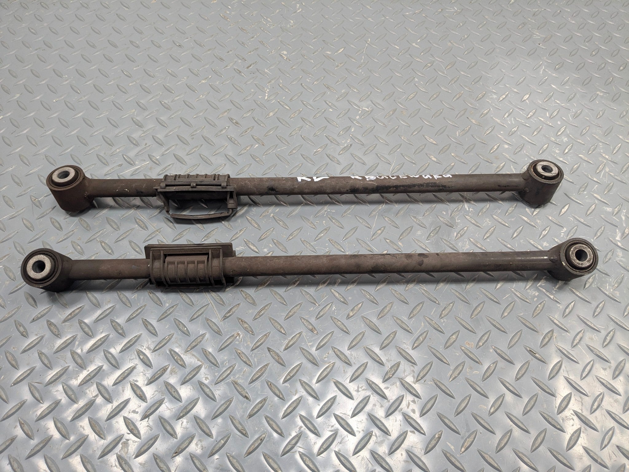 2009 - 2011 OEM MERCEDES-BENZ ML63 REAR LEFT AND RIGHT SIDE LOWER LATERAL ARM