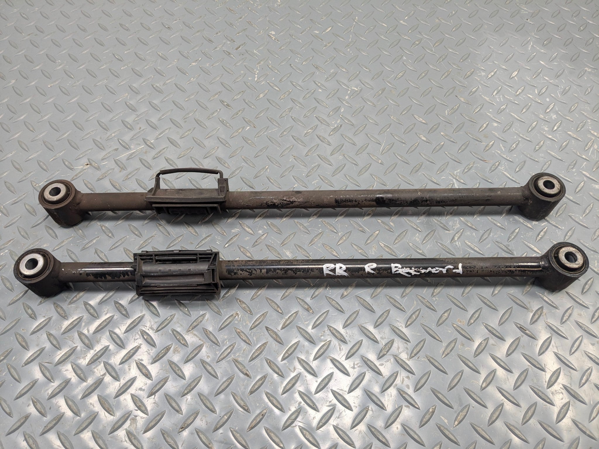 2009 - 2011 OEM MERCEDES-BENZ ML63 REAR LEFT AND RIGHT SIDE LOWER LATERAL ARM