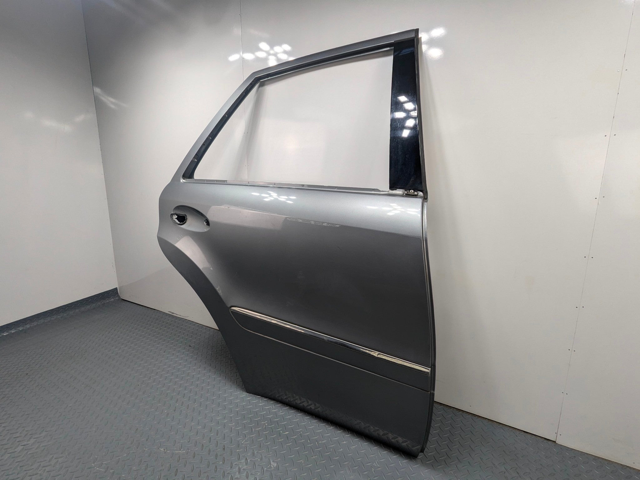 09 - 11 OEM MERCEDES-BENZ ML63 REAR RIGHT PASSENGER SIDE DOOR SHELL PANEL GRAY