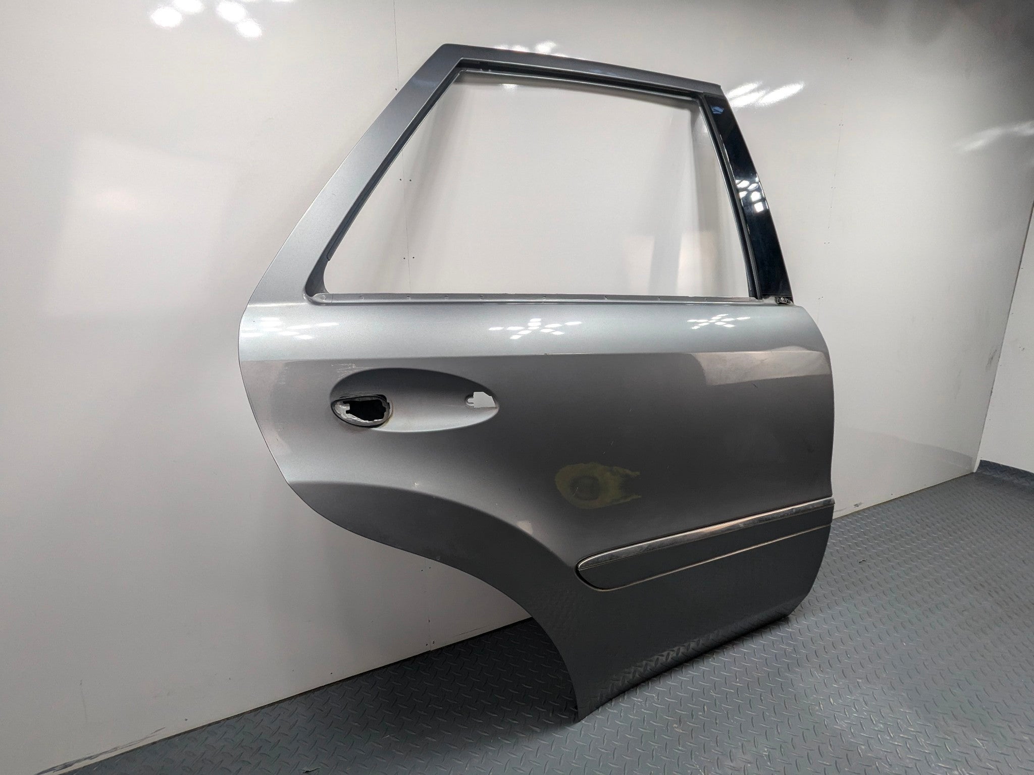09 - 11 OEM MERCEDES-BENZ ML63 REAR RIGHT PASSENGER SIDE DOOR SHELL PANEL GRAY