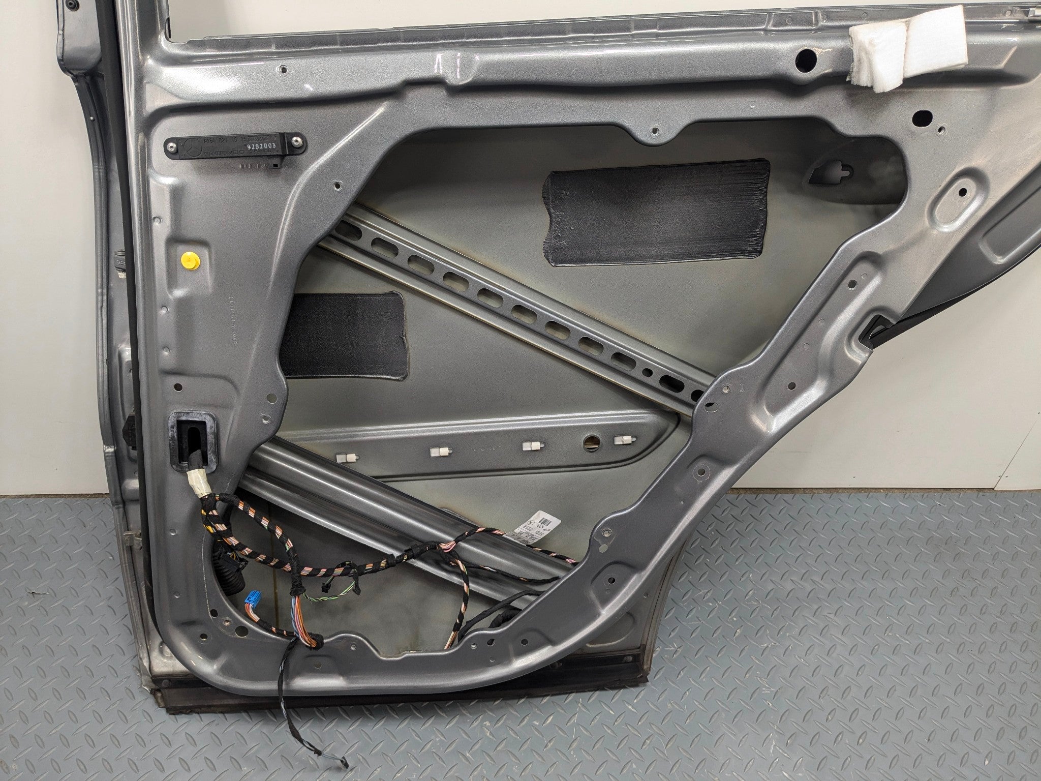 09 - 11 OEM MERCEDES-BENZ ML63 REAR RIGHT PASSENGER SIDE DOOR SHELL PANEL GRAY