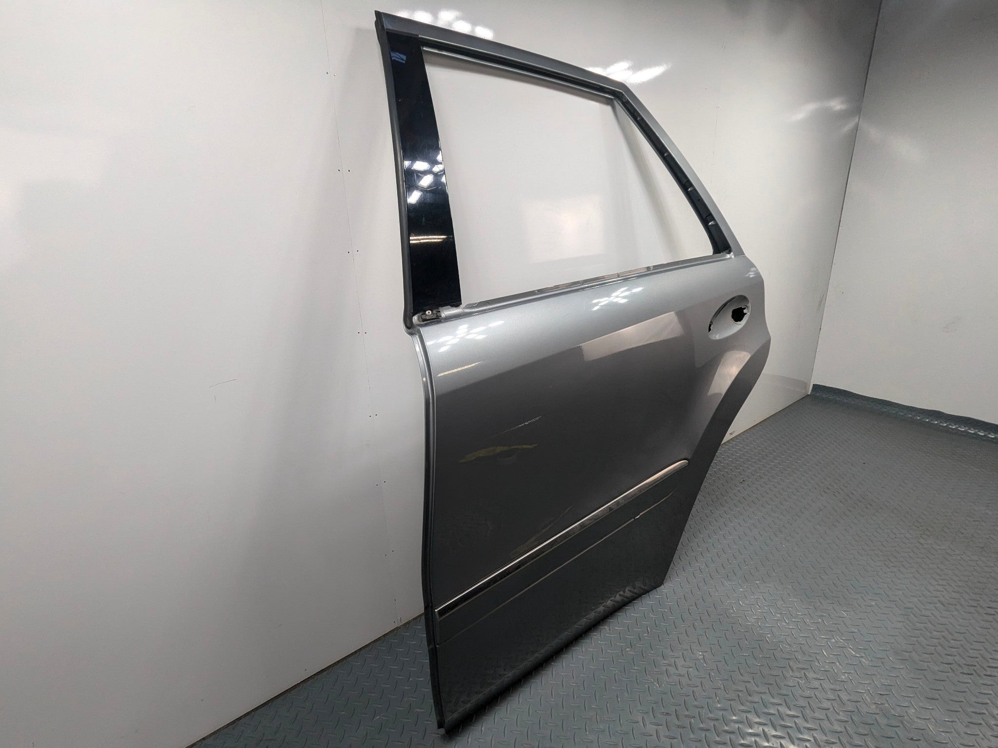 2009 - 2011 OEM MERCEDES-BENZ ML63 REAR LEFT DRIVER SIDE DOOR SHELL PANEL GRAY