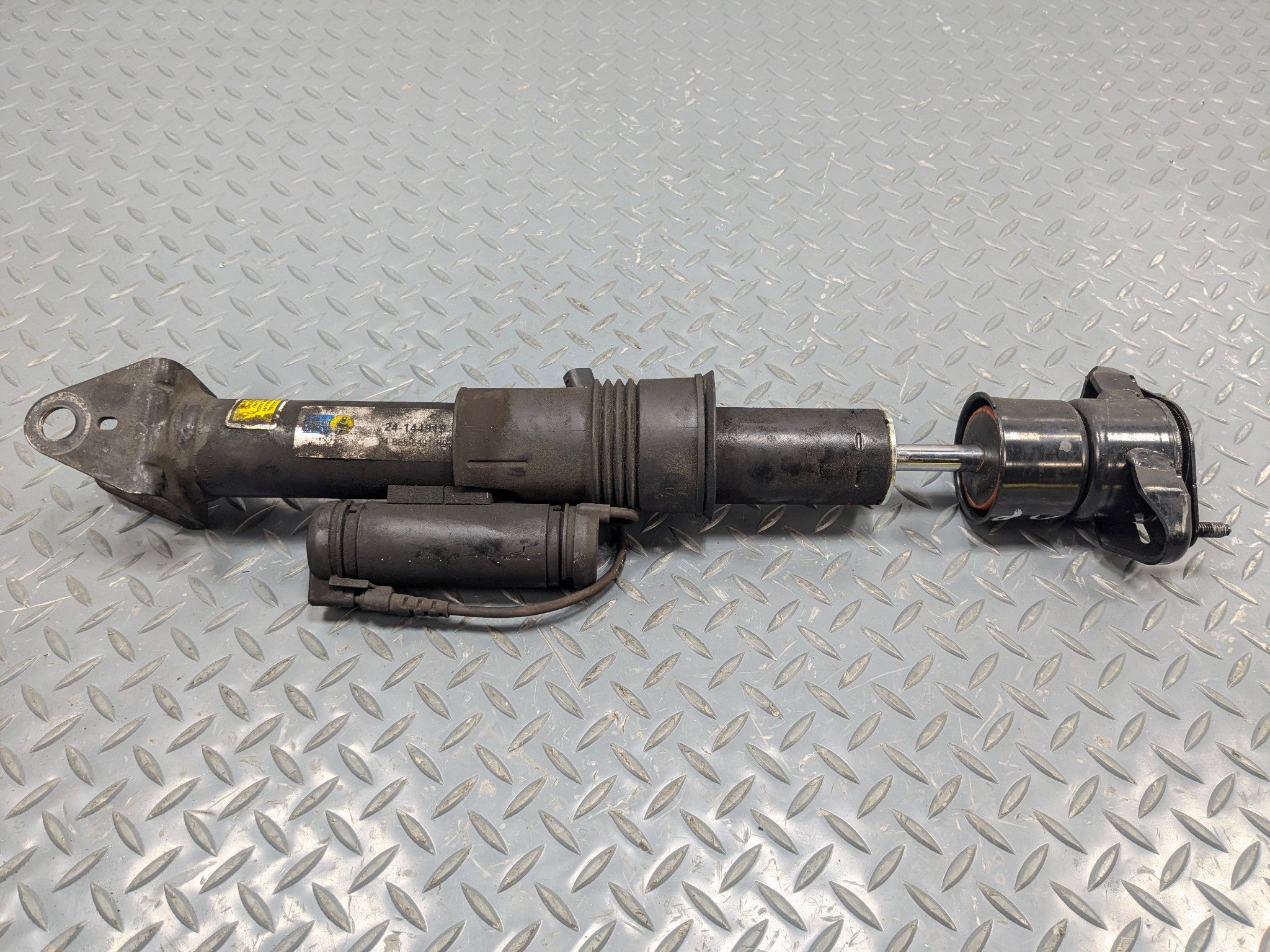 2009 - 2011 OEM MERCEDES-BENZ ML63 REAR RIGHT SIDE AIR STRUT SHOCK ABSORBER