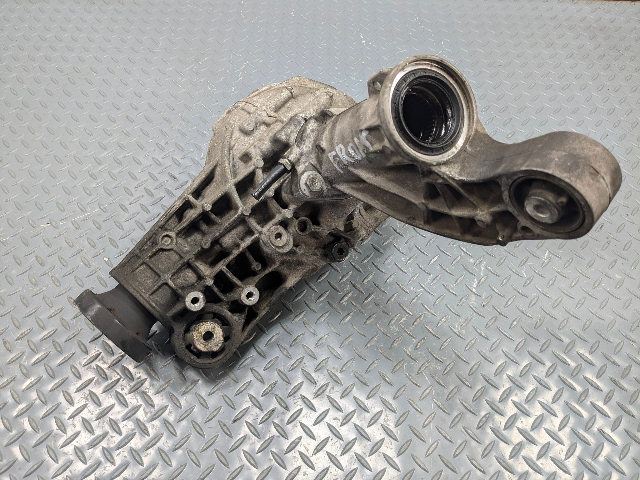 2009 - 2011 OEM MERCEDES-BENZ ML63 AWD FRONT DIFFERENTIAL CARRIER ASSEMBLY