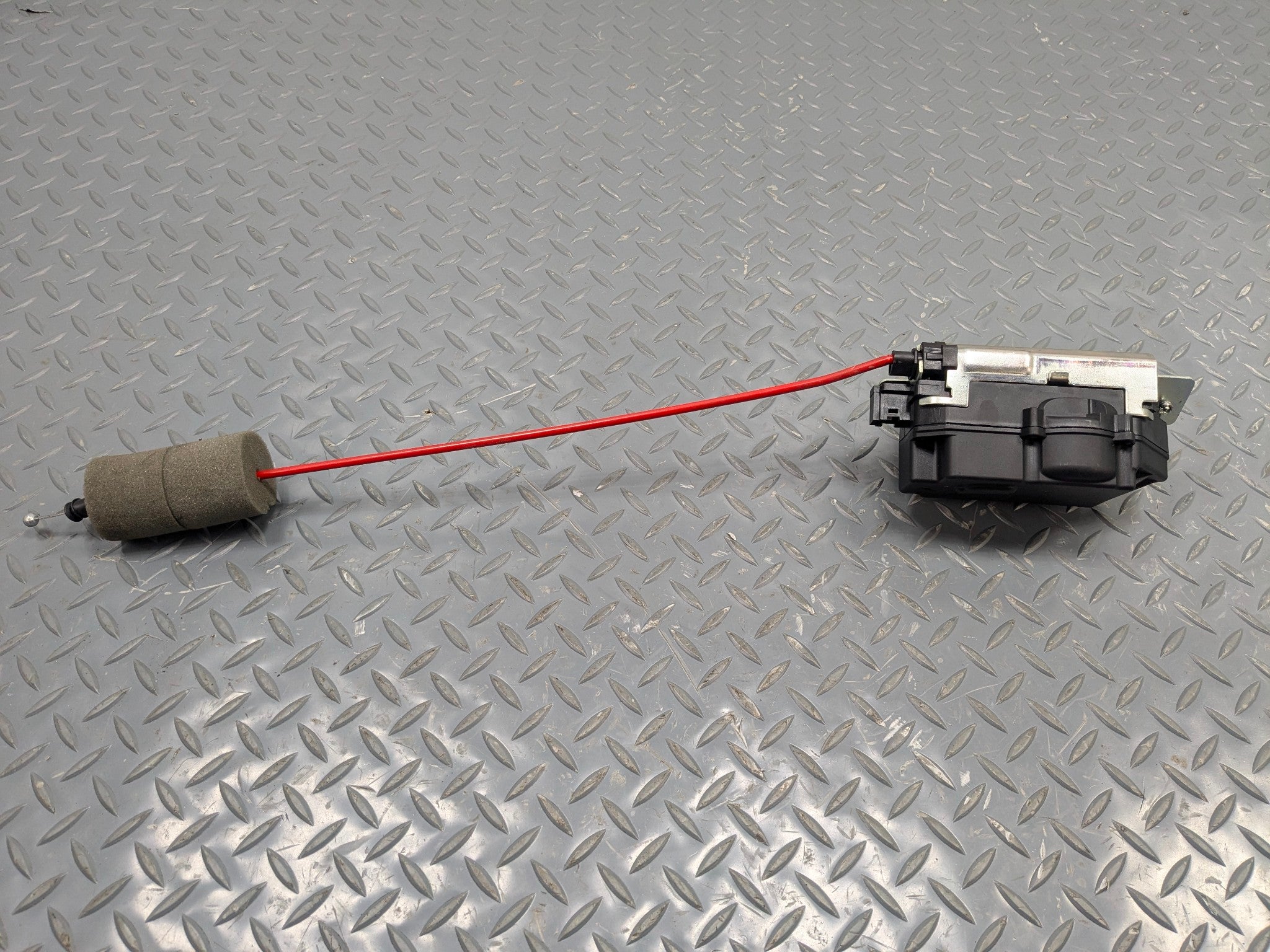 2009 - 2011 OEM MERCEDES-BENZ ML63 REAR TRUNK TAILGATE LOCK LATCH ACTUATOR