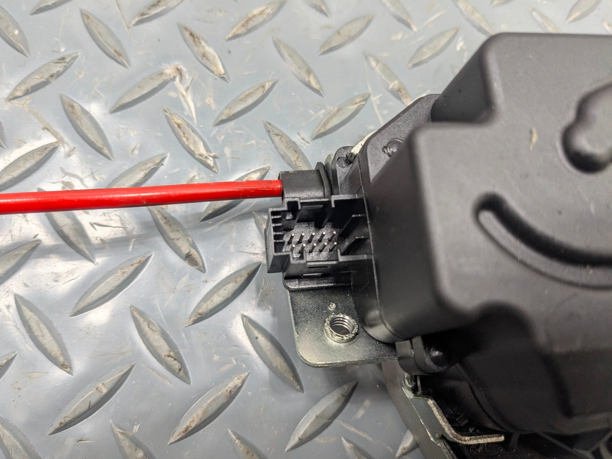 2009 - 2011 OEM MERCEDES-BENZ ML63 REAR TRUNK TAILGATE LOCK LATCH ACTUATOR