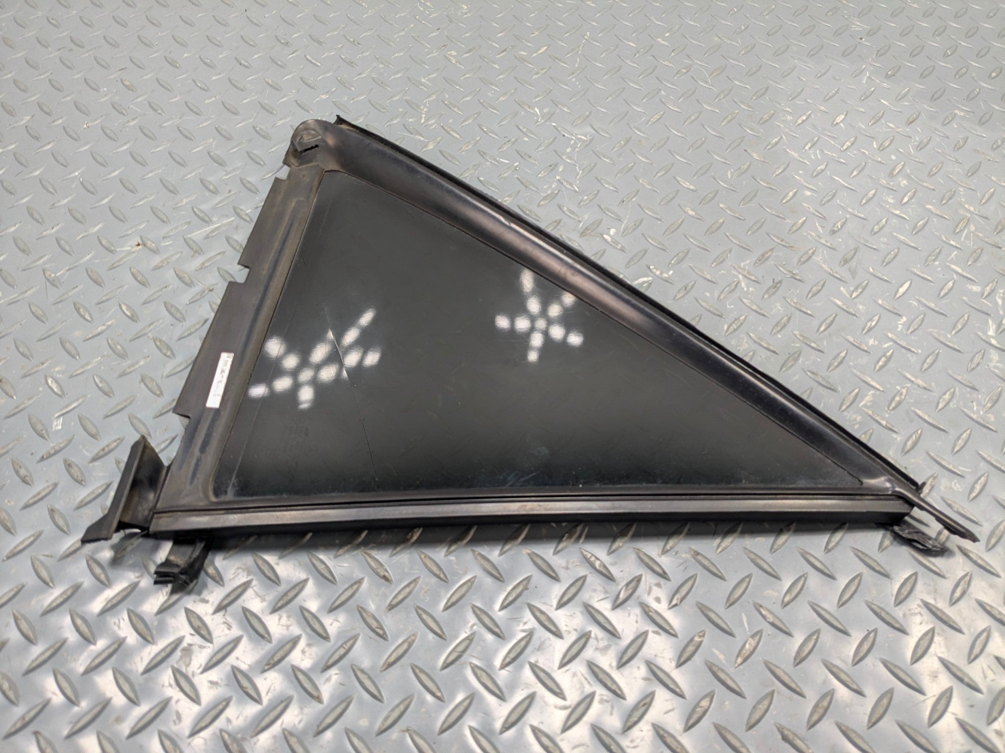2009 - 2011 OEM MERCEDES-BENZ ML63 REAR RIGHT VENT GLASS WINDOW