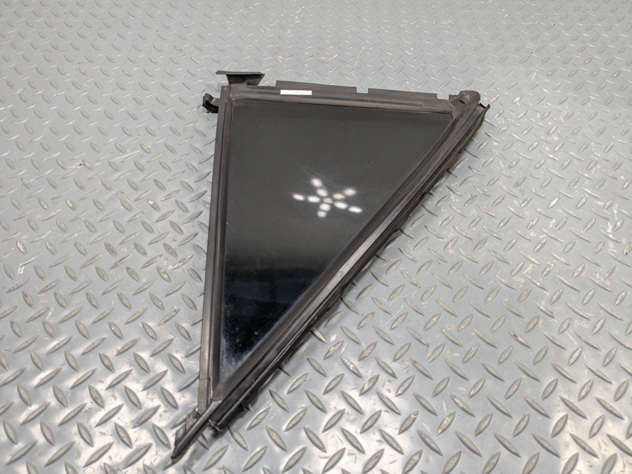 2009 - 2011 OEM MERCEDES-BENZ ML63 REAR RIGHT VENT GLASS WINDOW