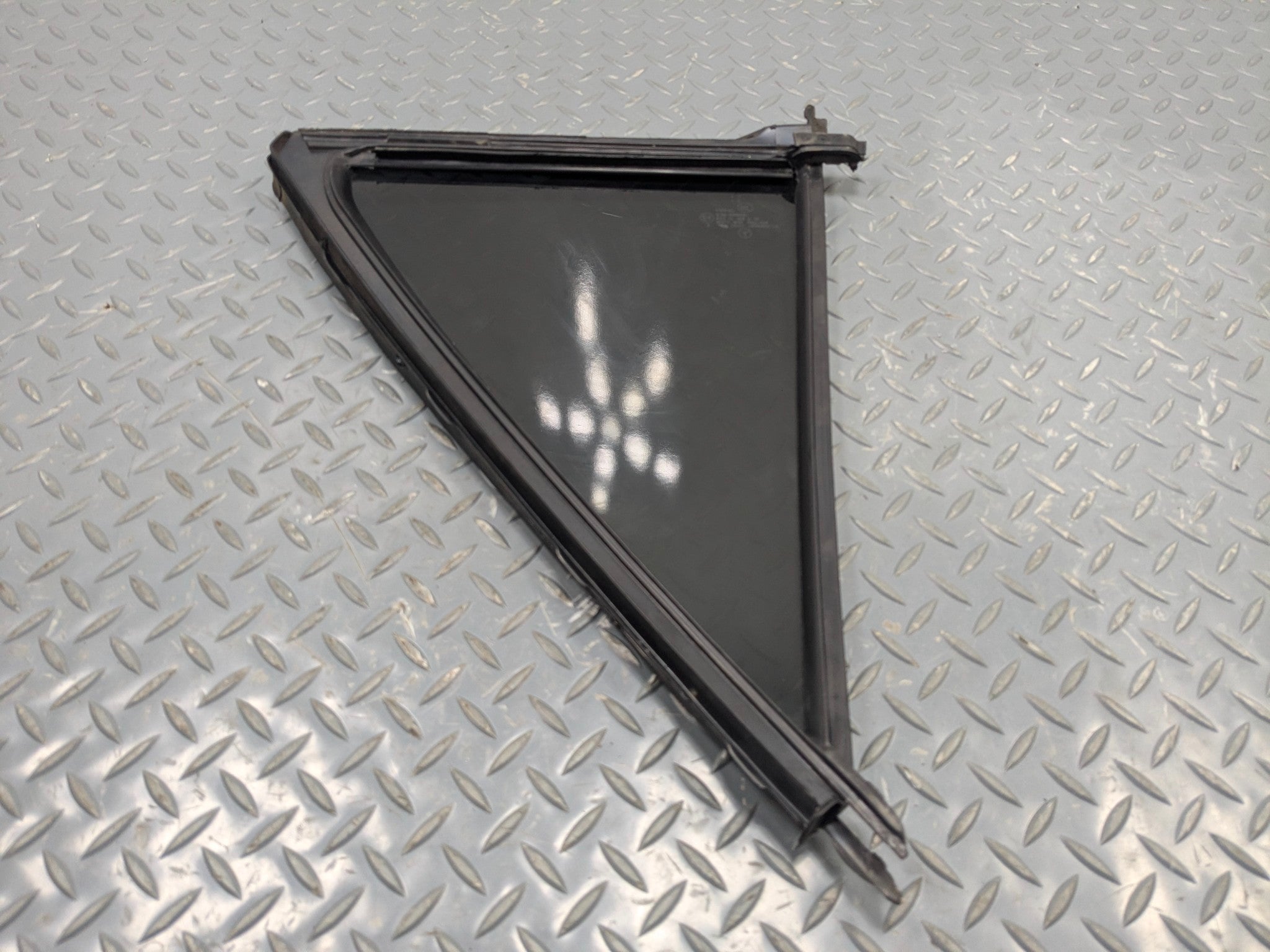 2009 - 2011 OEM MERCEDES-BENZ ML63 REAR RIGHT VENT GLASS WINDOW