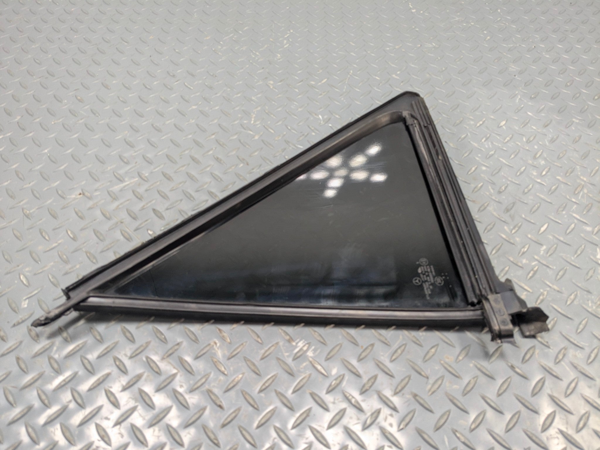 2009 - 2011 OEM MERCEDES-BENZ ML63 REAR RIGHT VENT GLASS WINDOW