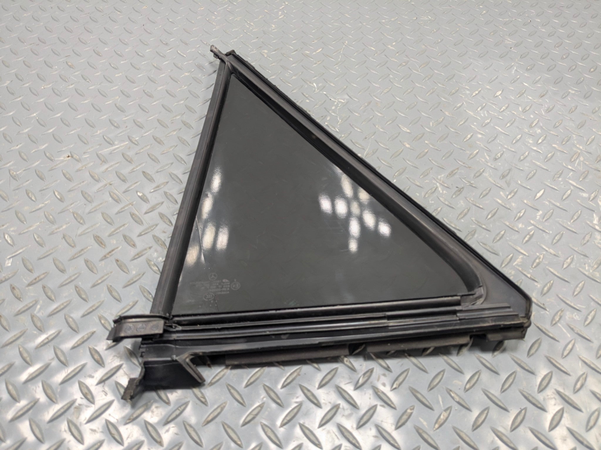 2009 - 2011 OEM MERCEDES-BENZ ML63 REAR RIGHT VENT GLASS WINDOW