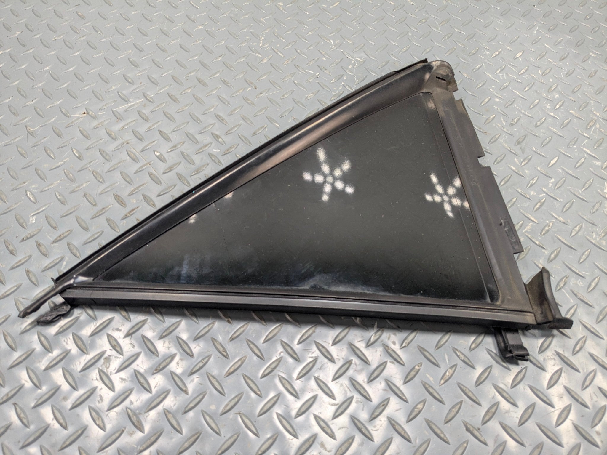 2009 - 2011 OEM MERCEDES-BENZ ML63 REAR LEFT VENT GLASS WINDOW