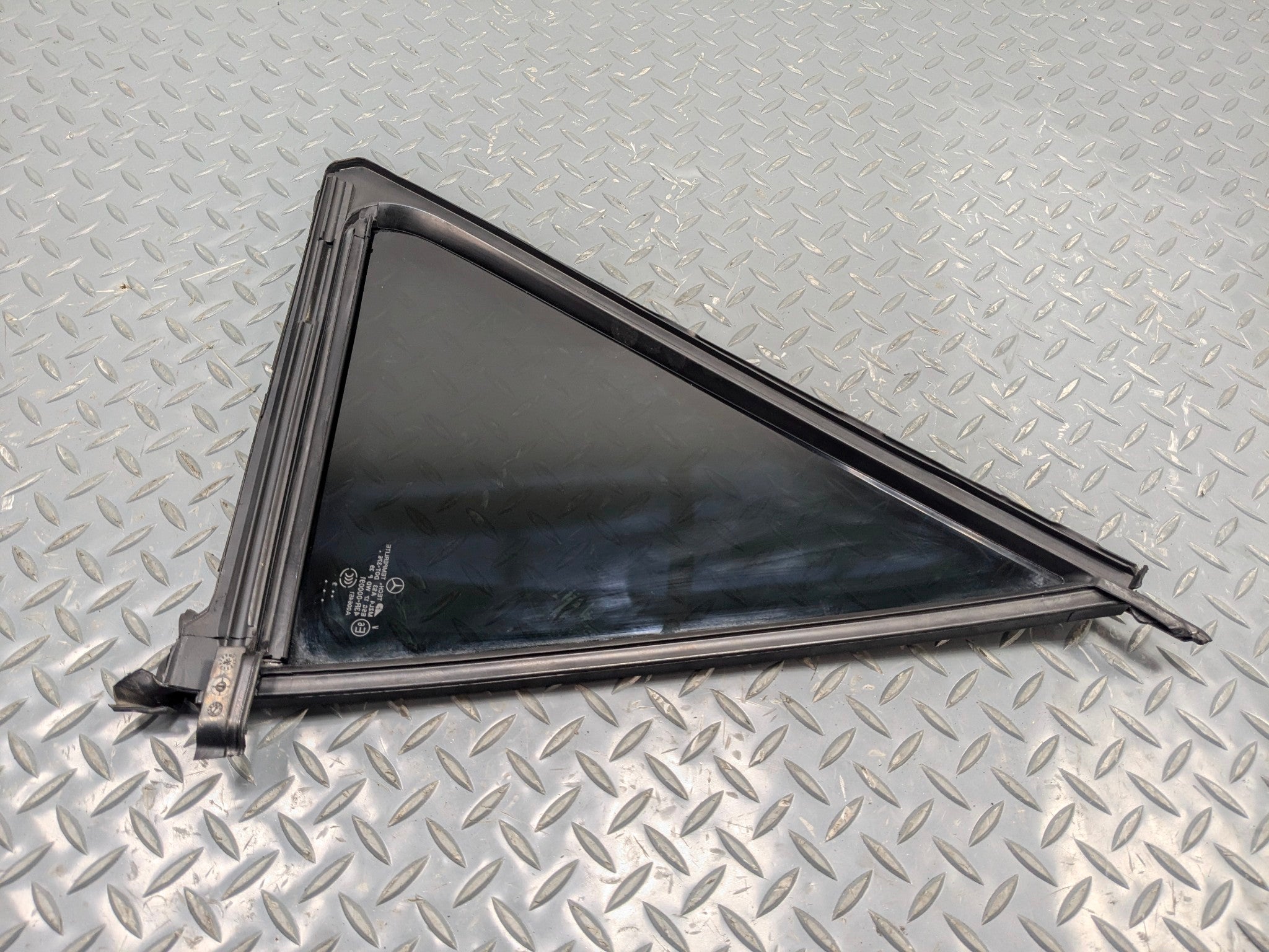 2009 - 2011 OEM MERCEDES-BENZ ML63 REAR LEFT VENT GLASS WINDOW
