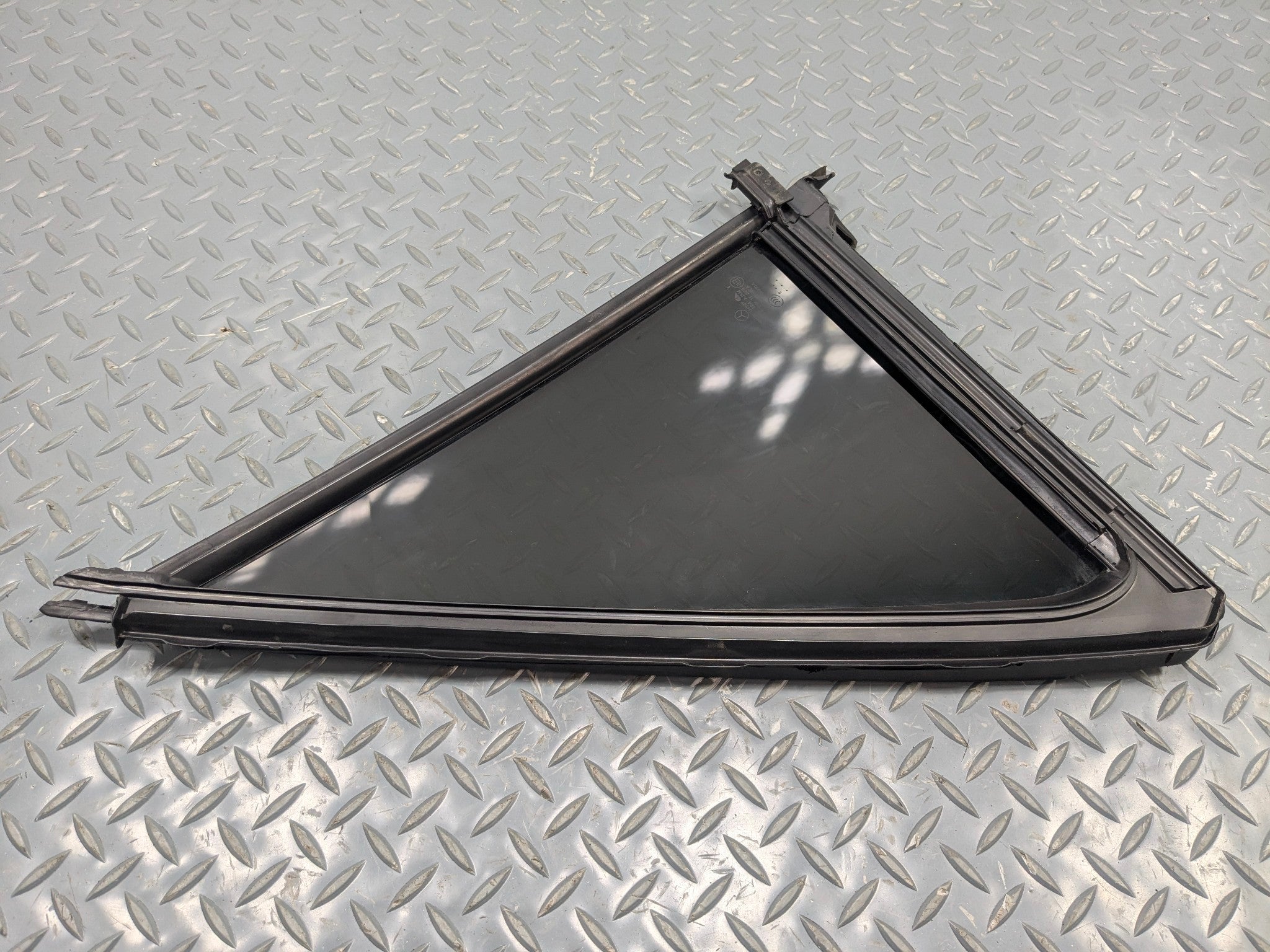2009 - 2011 OEM MERCEDES-BENZ ML63 REAR LEFT VENT GLASS WINDOW